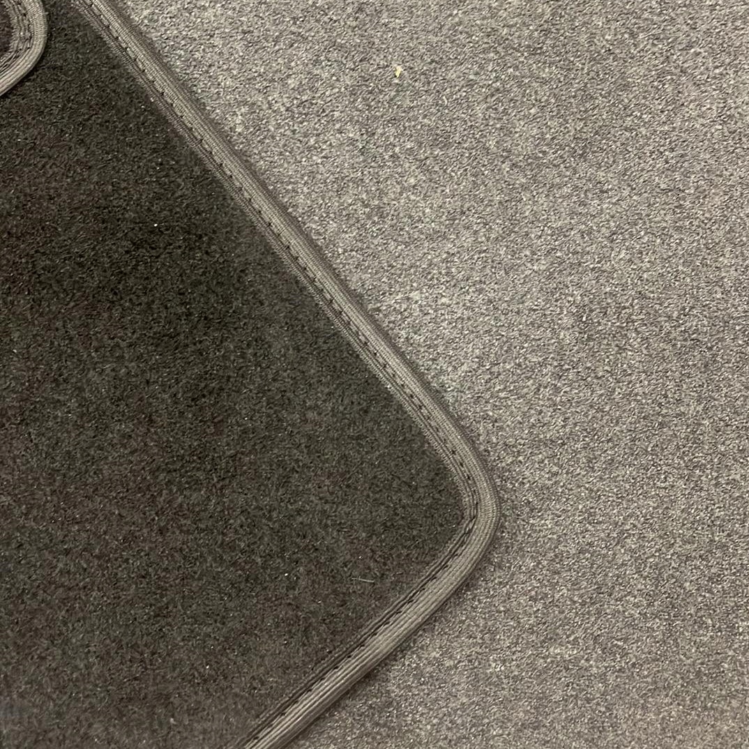 DYWANIKI WELUROWE SAMOCHODOWE PRZEDNIE Liczba elementów 2