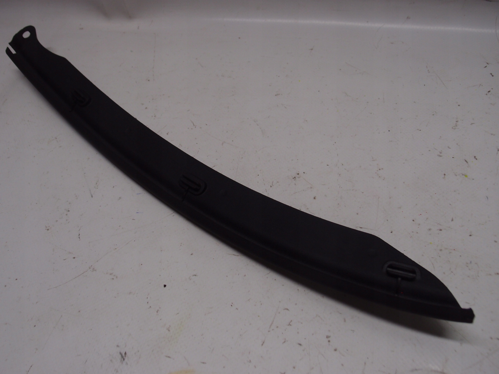 OSŁONA USZCZELKA MASKI PRAWA AUDI Q5