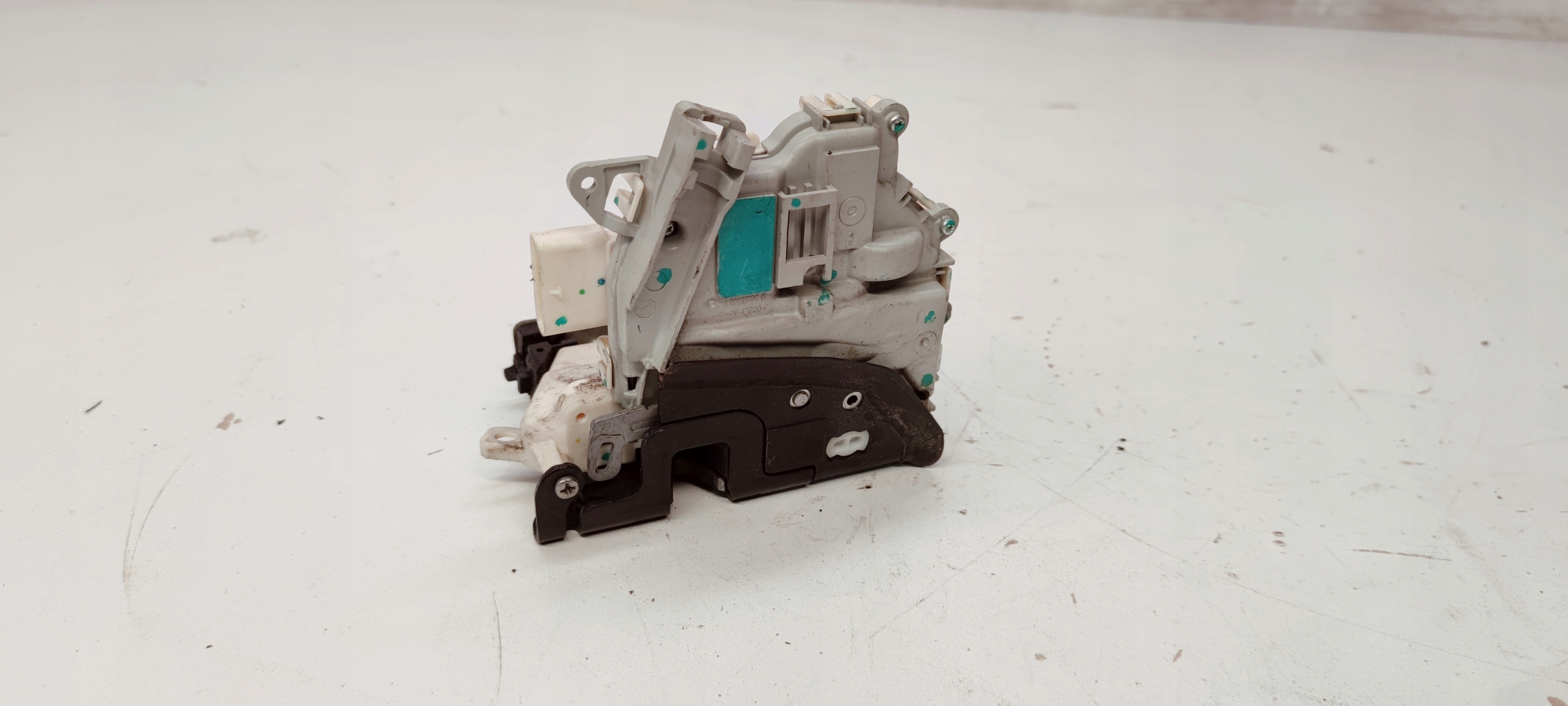 lock door right front AUDI A4 A5 Q5 8J1837016D