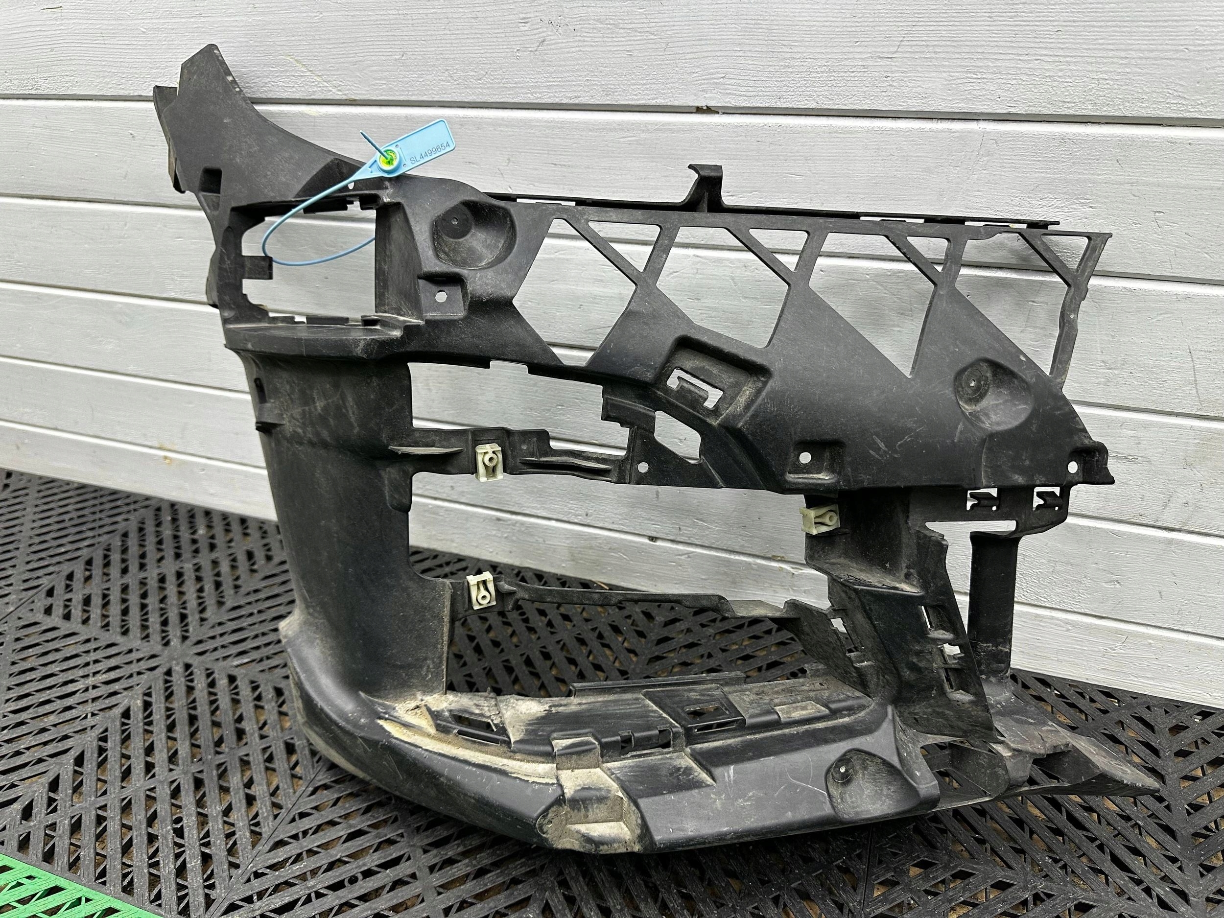 bumper bracket of the front front BMW 3 G20 G21 8069348