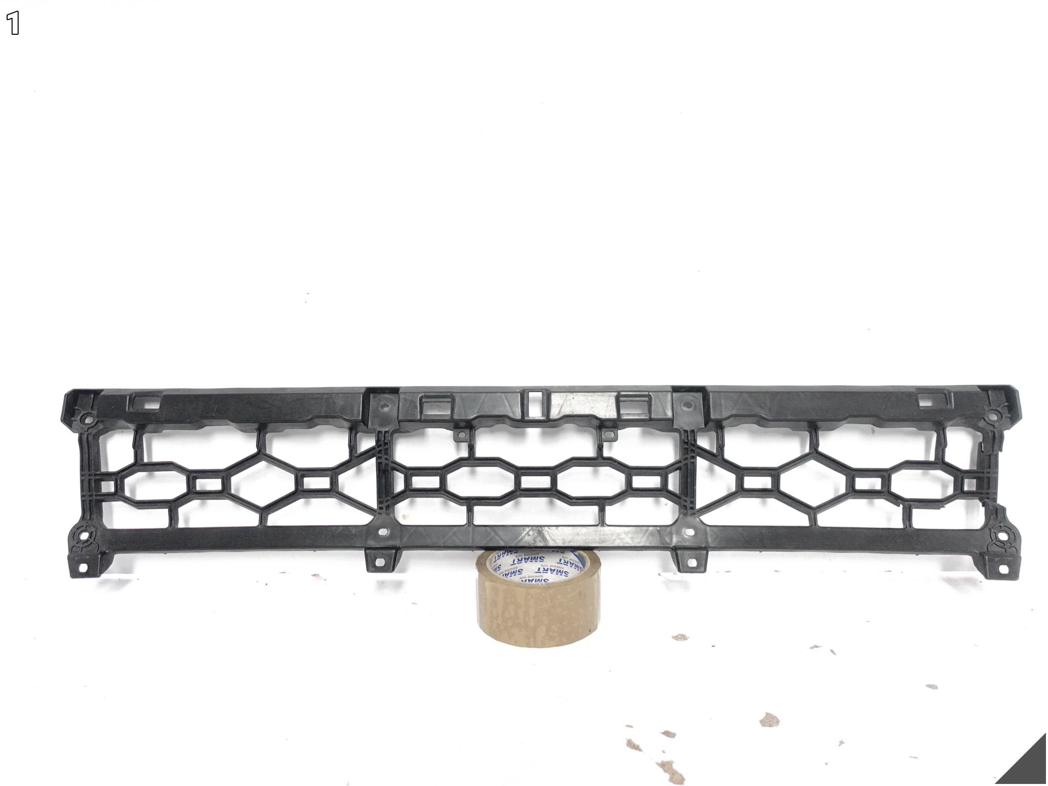 AUDI RSQ8 and 1 4M8 20-24 grid frame W bumper front central 4M8807647B