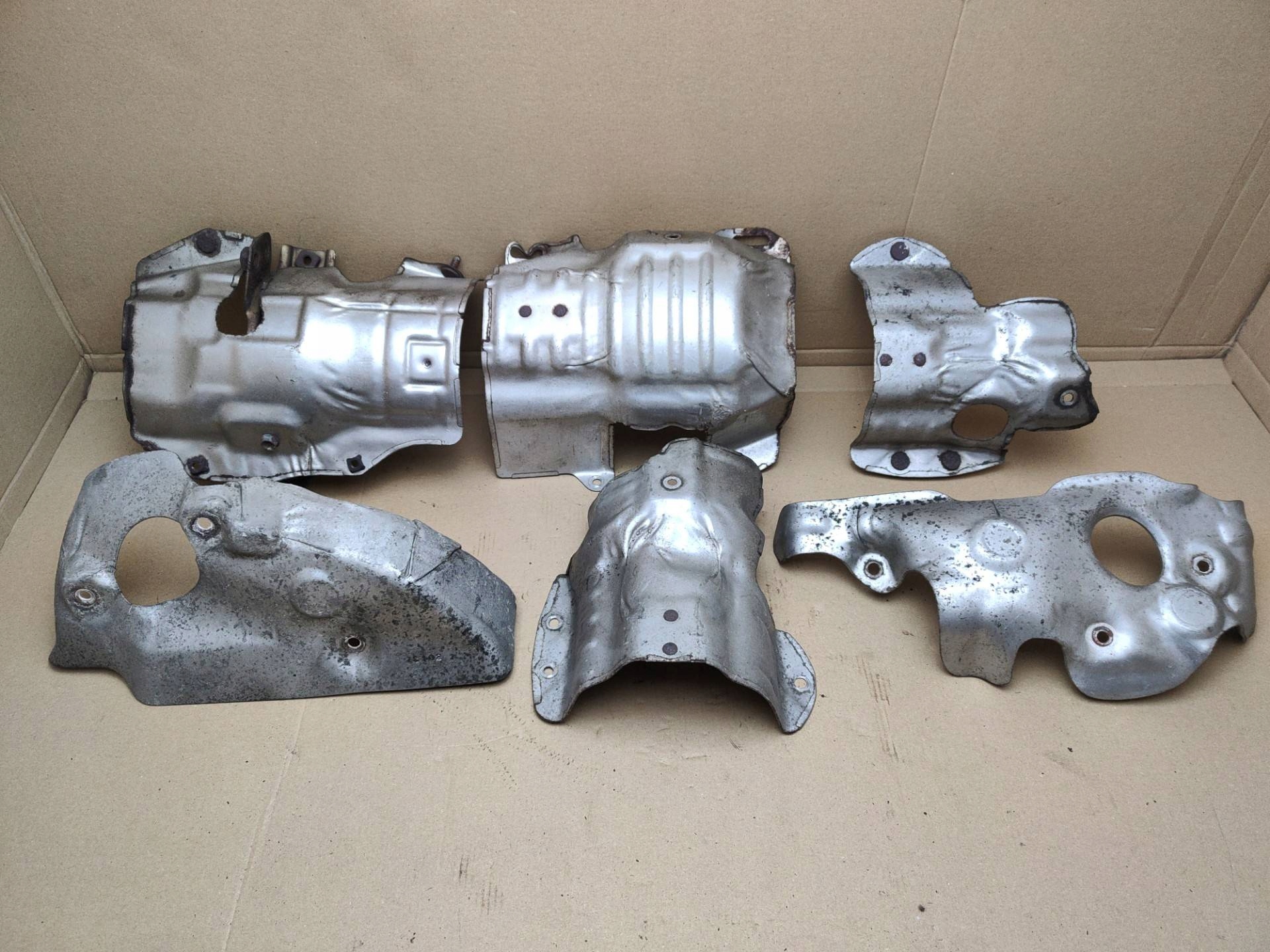 Blende Abdeckung termiczna rury wydechowej Mazda CX-9 facelift 2010
