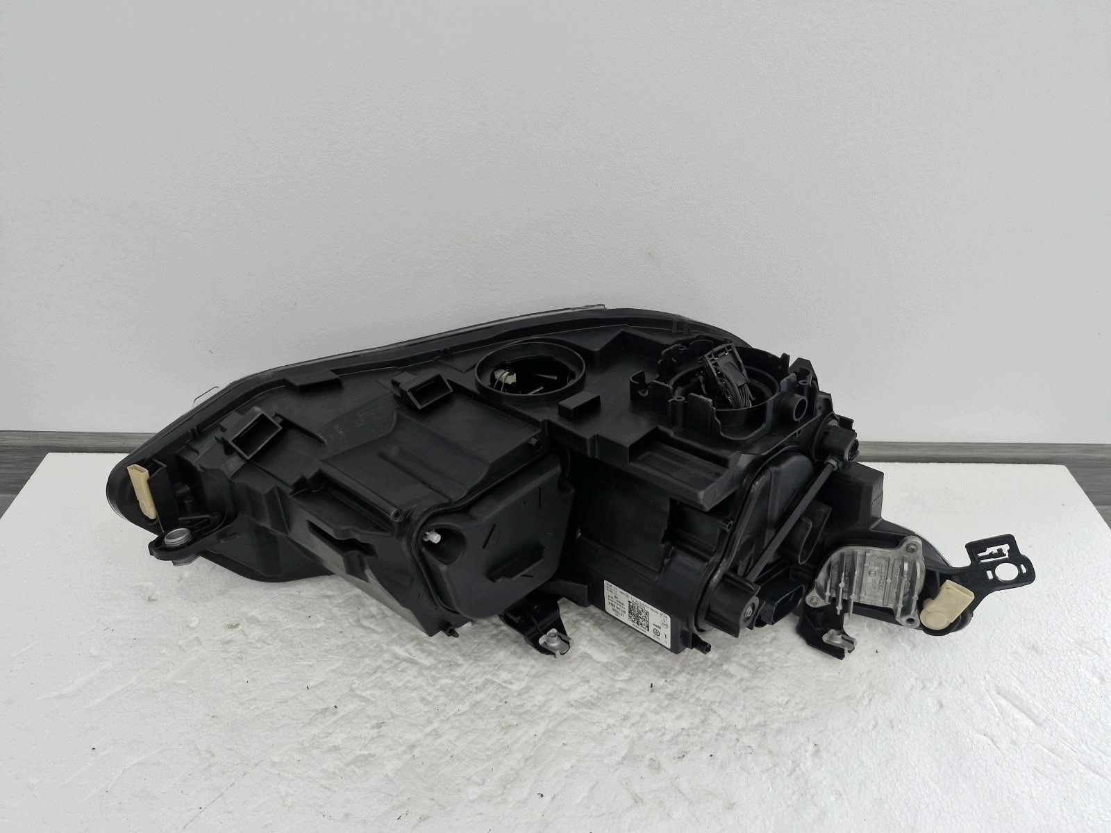 light left VW Golf 8 R Line FULL LED black