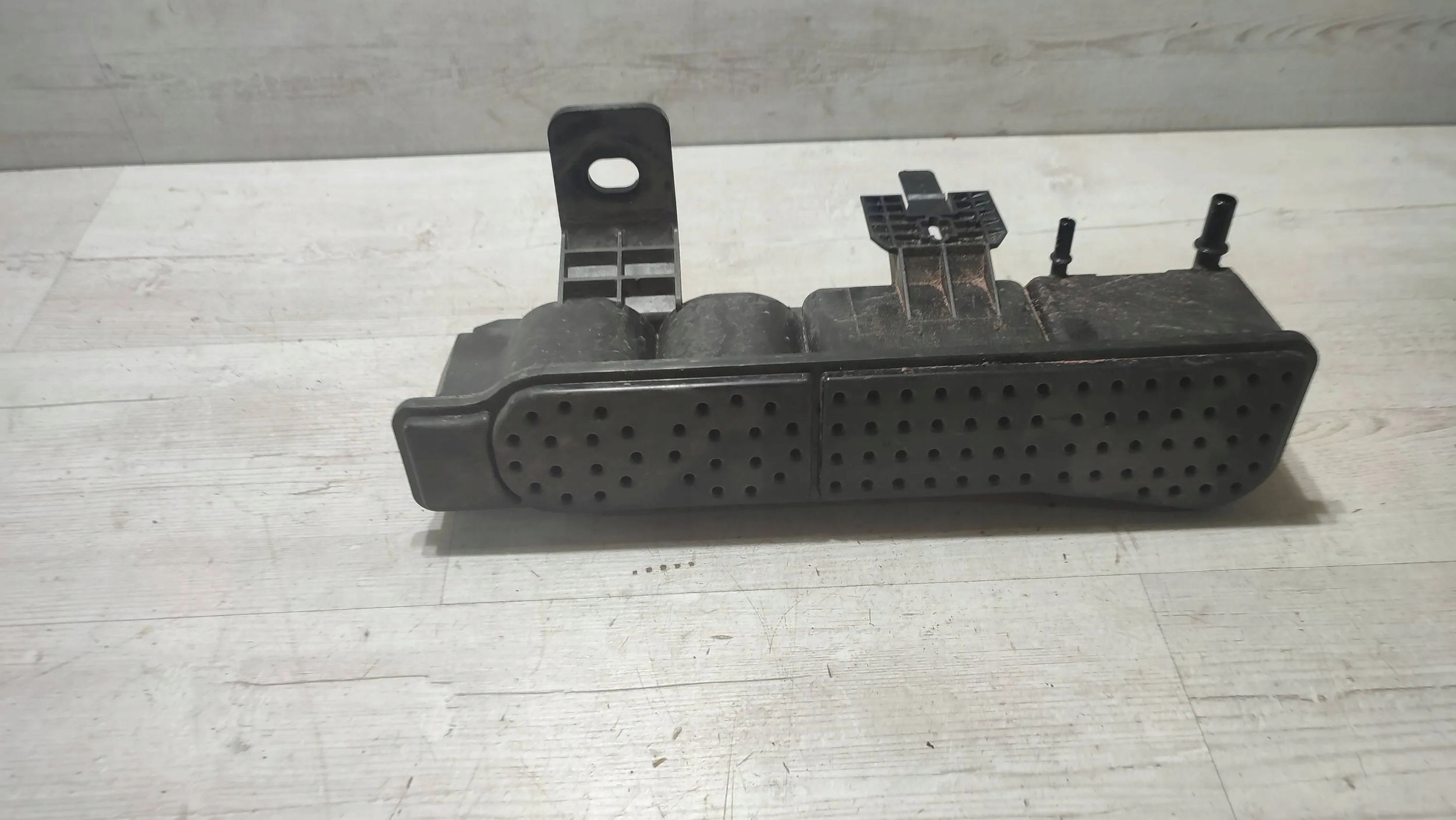 Peugeot 208 II 23r 1.2 carbon filter
