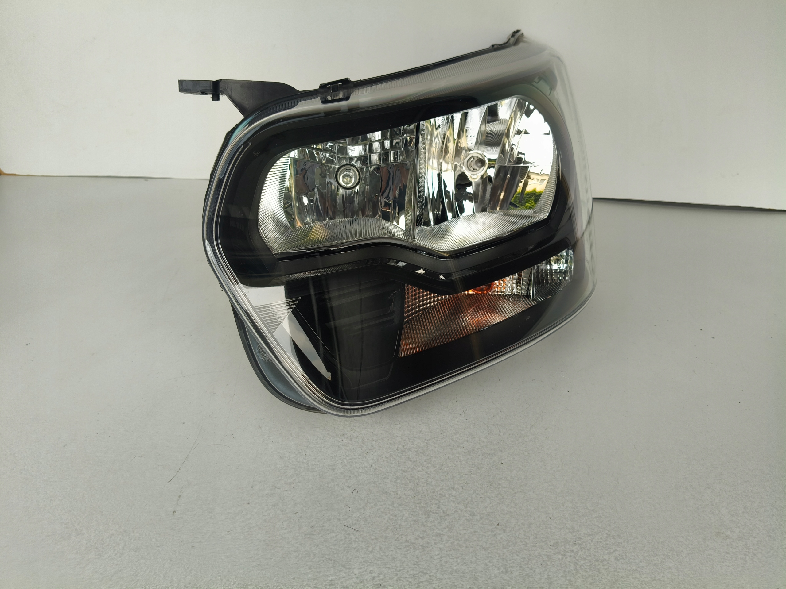 light left REFLEKTOR FORD TRANSIT MK8 14- CIEMNA
