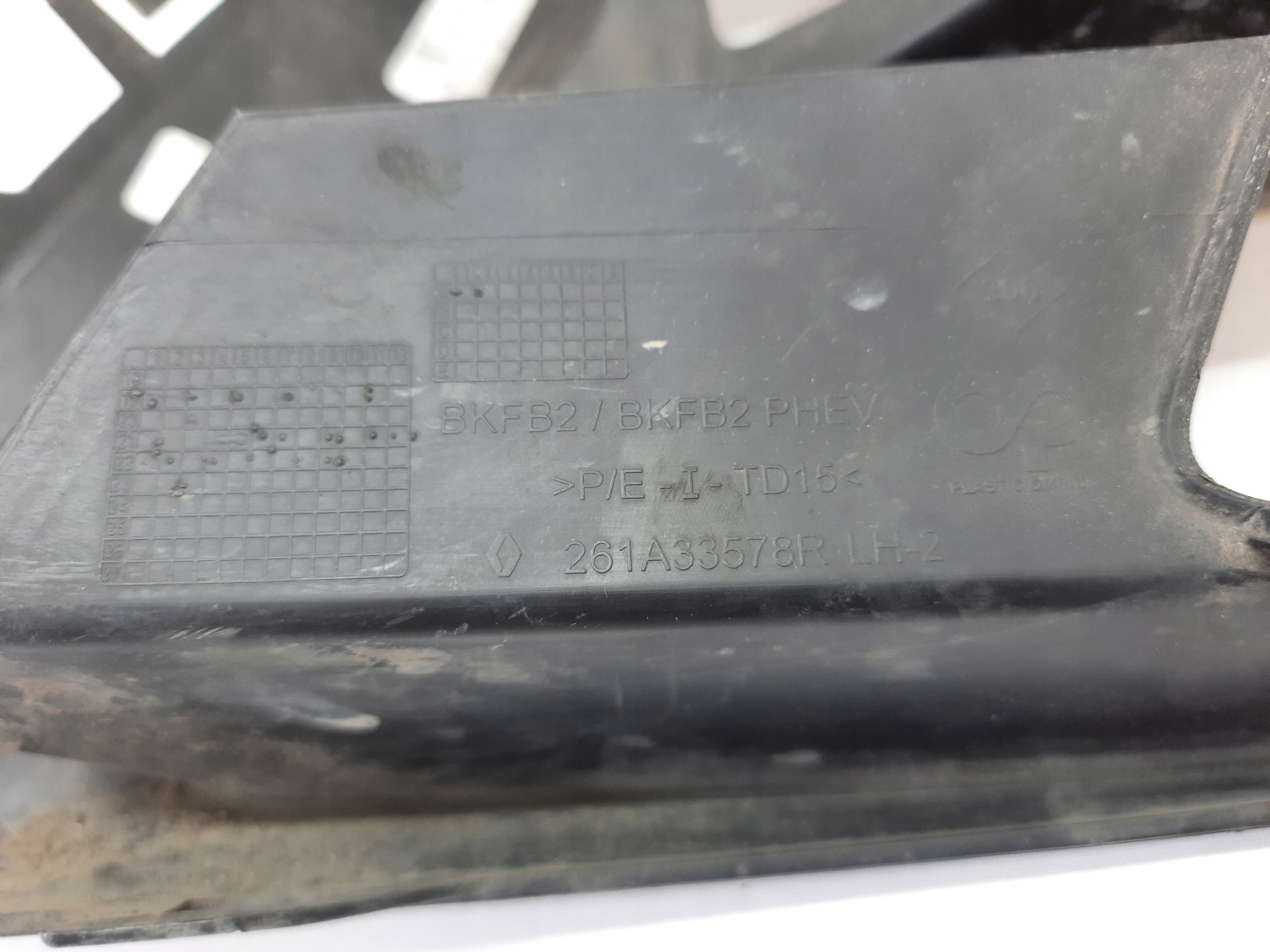 RENAULT MEGANE 4 IV LIFT 20- grid of a bumper left front original