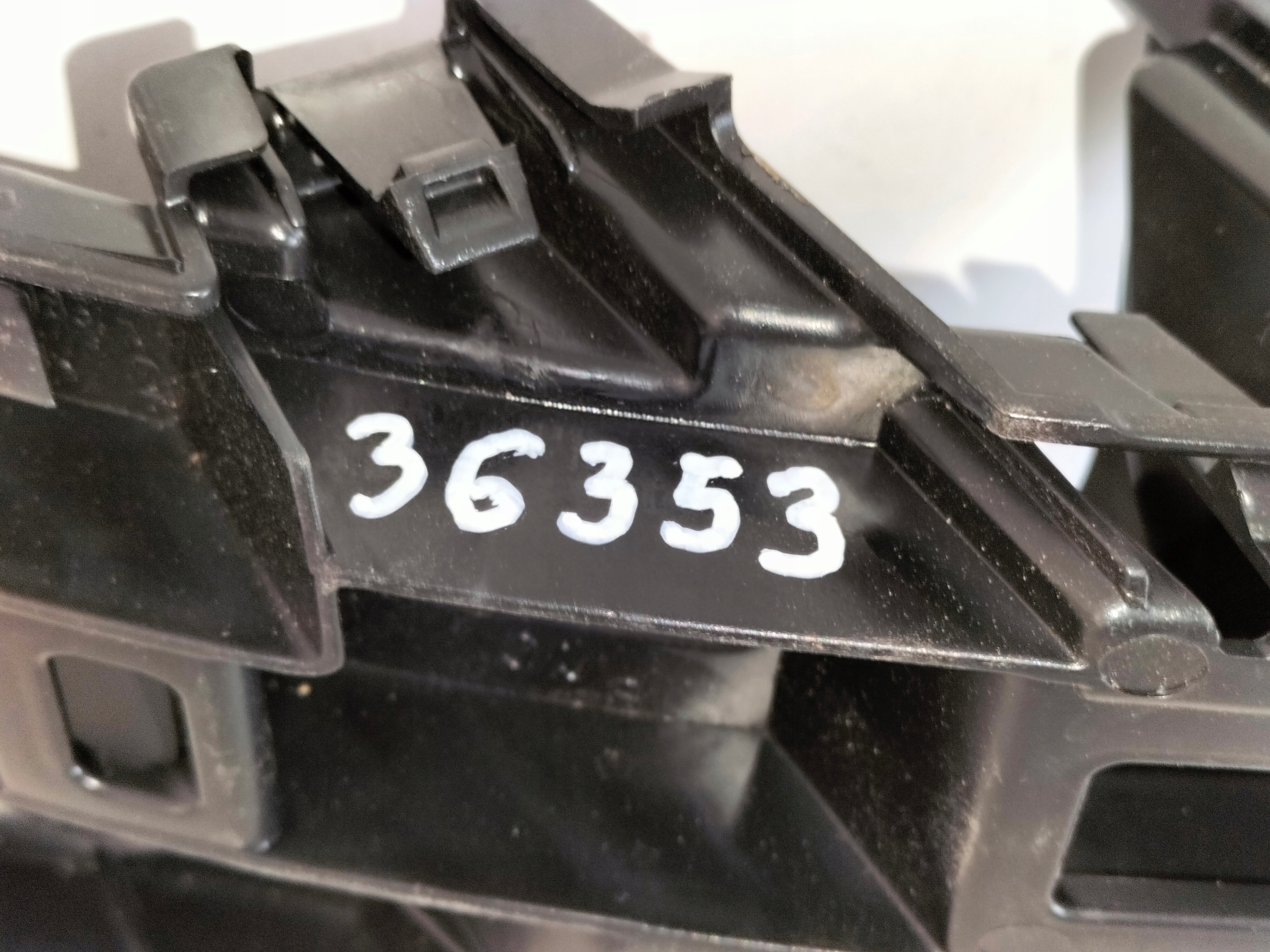 Support Support plaque Pare choc Arrière Gauche VW PASSAT B8 14- KOMBI