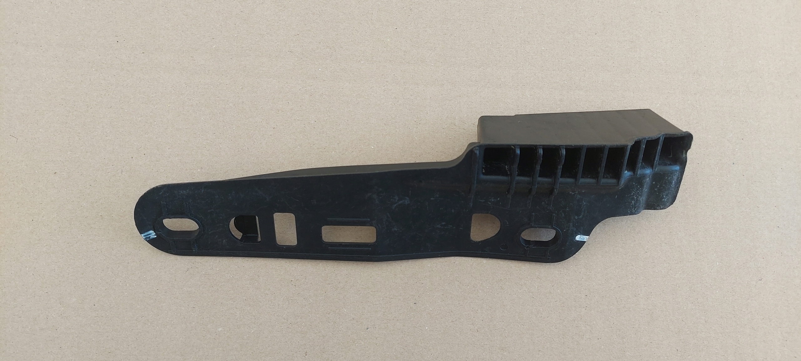 bumper bracket left front PORSCHE CAYENNE 7P 10-18 7P5853479