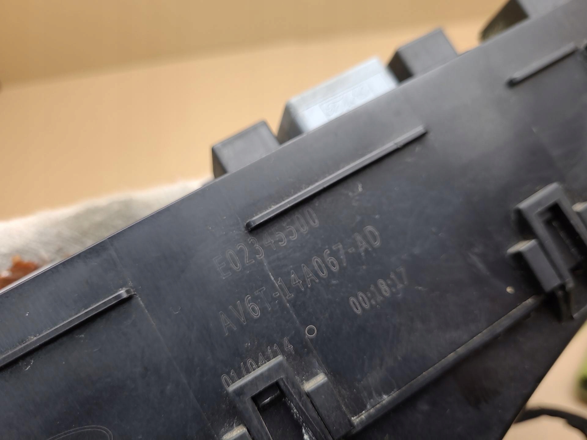fuse box Volvo V40 2 2014 AV6T-14A067-AD