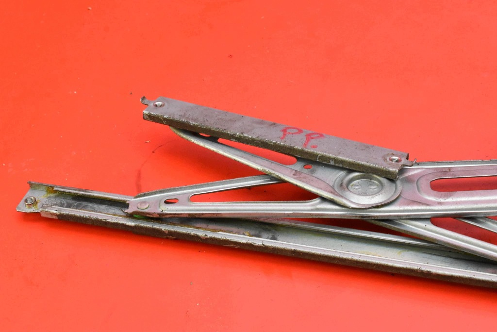 window regulator right front EU 85710-0D100 TOYOTA AURIS 1 and 3D HB 06-09