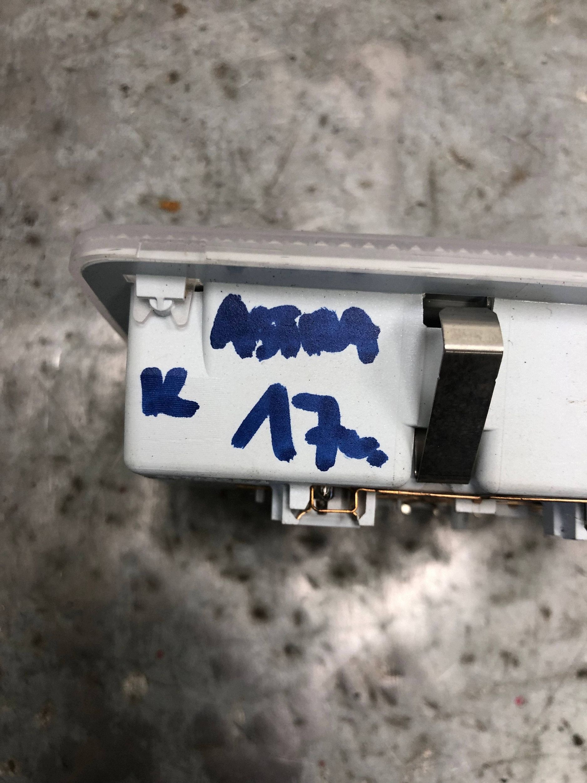 feu de toit arrière OPEL ASTRA K KOMBI 13360606