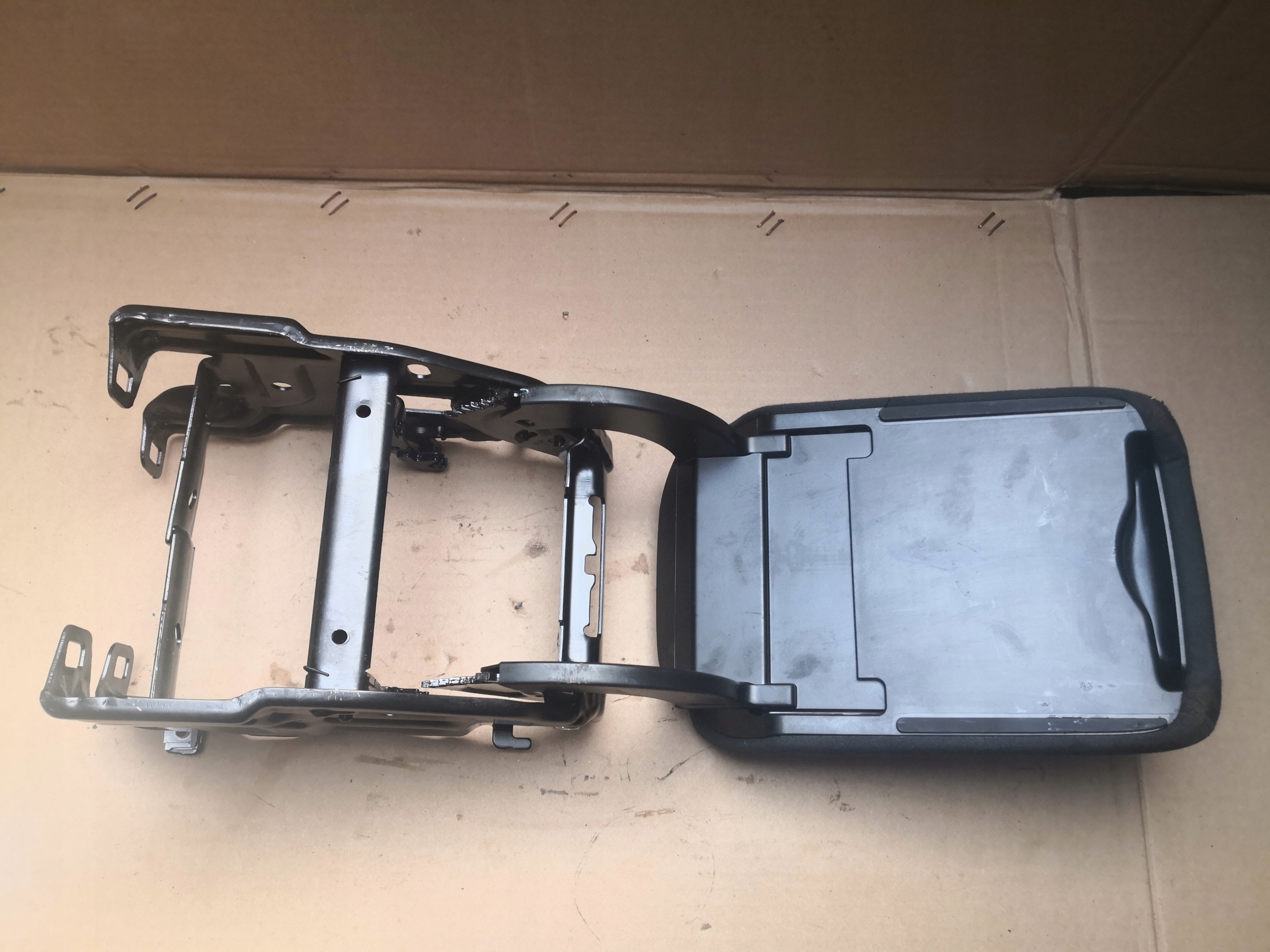 bracciolo Supporto WELUR AUDI A4 B8 8K0864283
