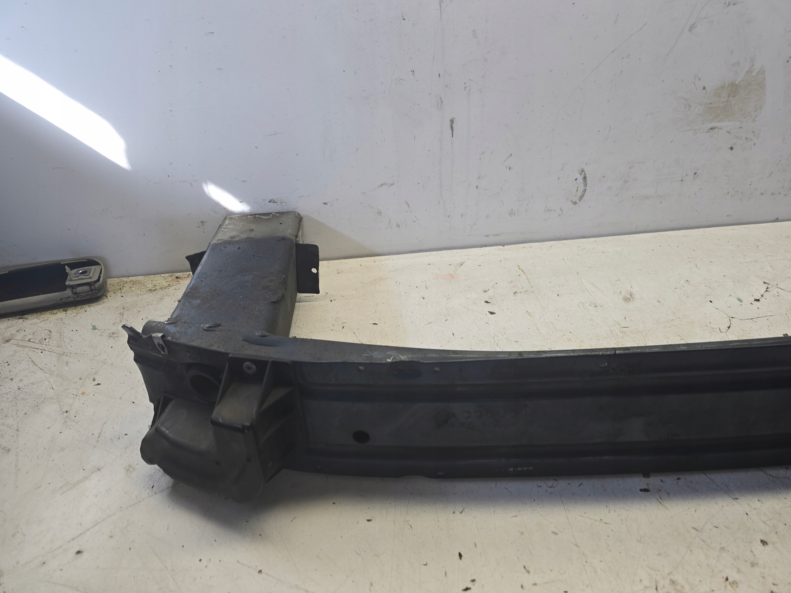 OPEL ZAFIRA C bumper support front pillar below front bumper Z22W