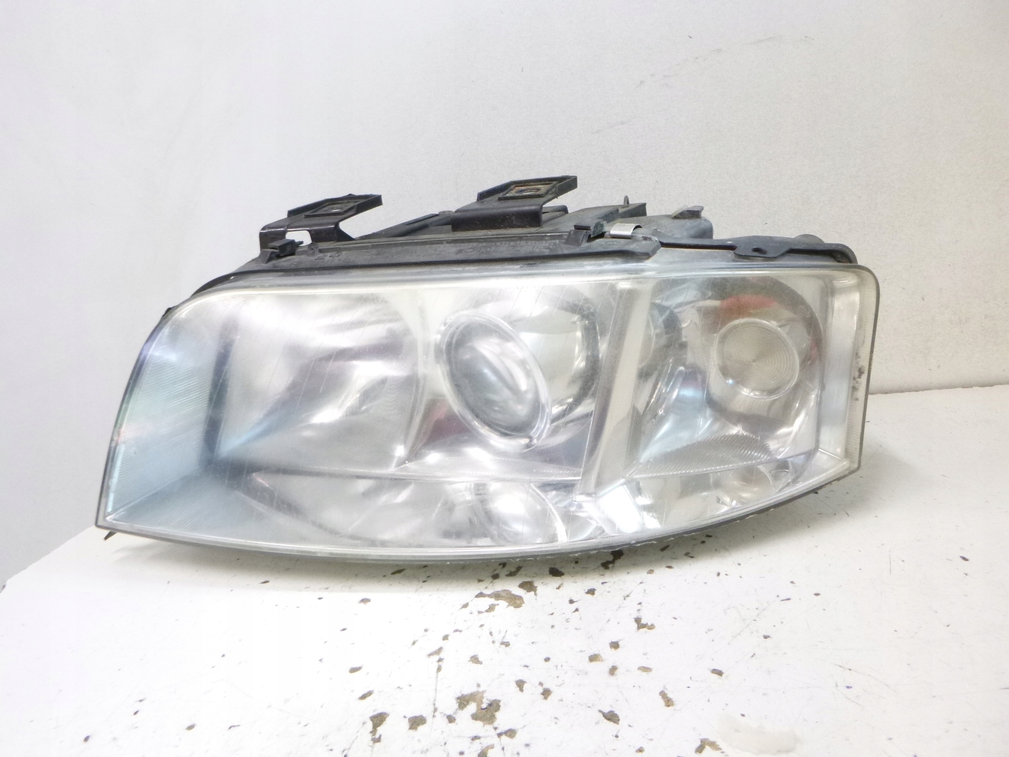 light front left Audi A6 C5 Xenon 2003r.