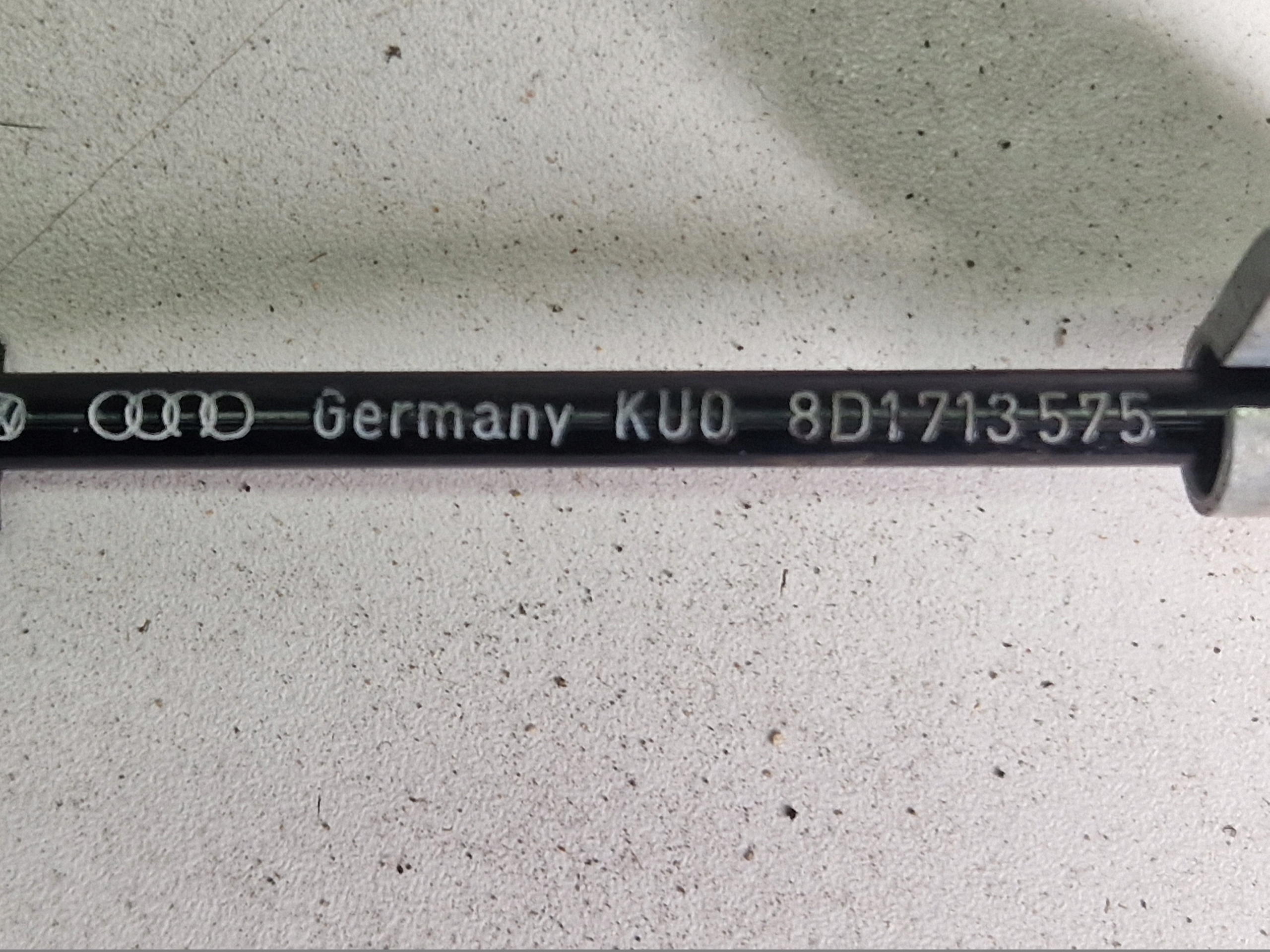 VW PASSAT B5 Câble STACYJKI 8D1713575