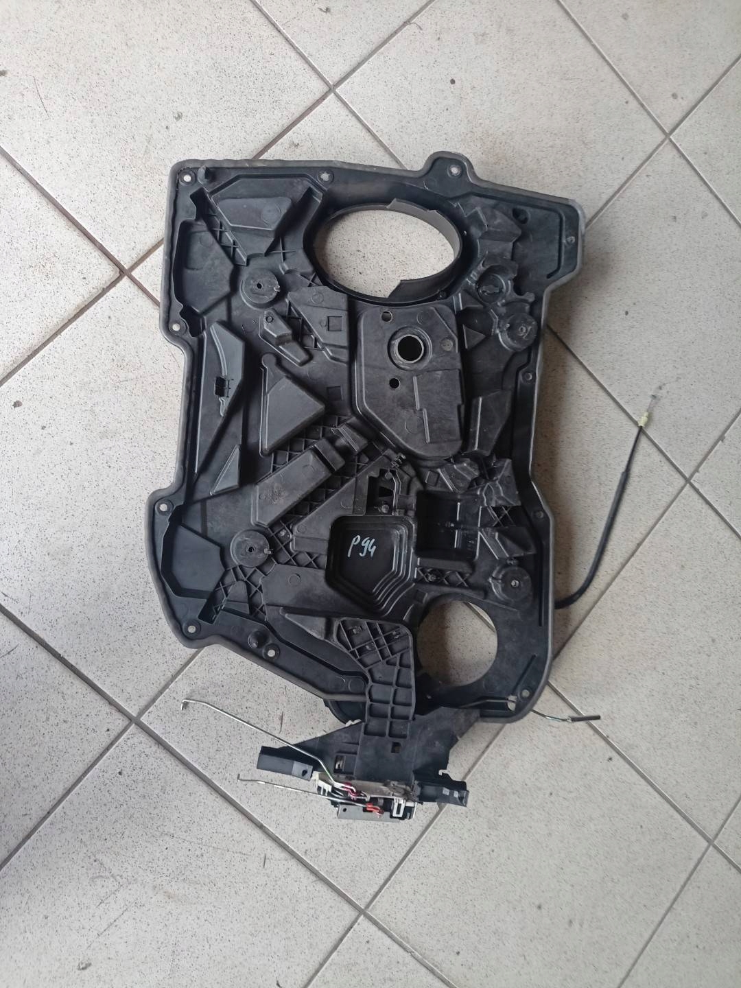 lock door front left side Chrysler Town and Country 5 facelift 2012