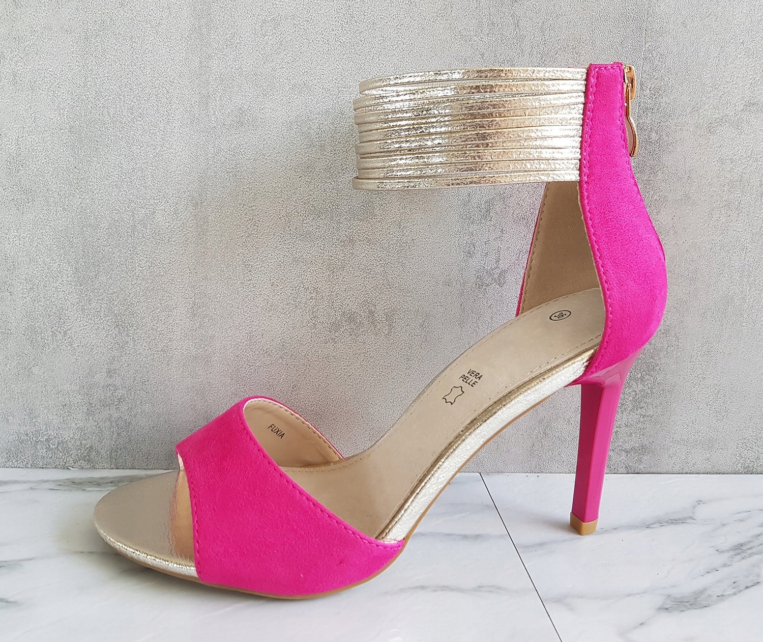 FUKSJA EFEKTOWNE BUTY SANDAŁKI OZDOBNE PASECZKI WKŁADKA SKÓRA 38 Marka inna