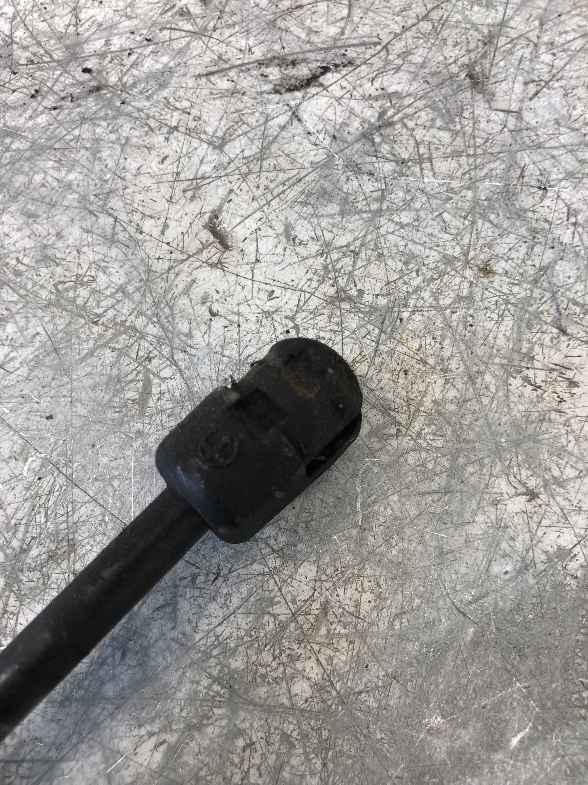 damper bonnets AUDI A5 8T0823359