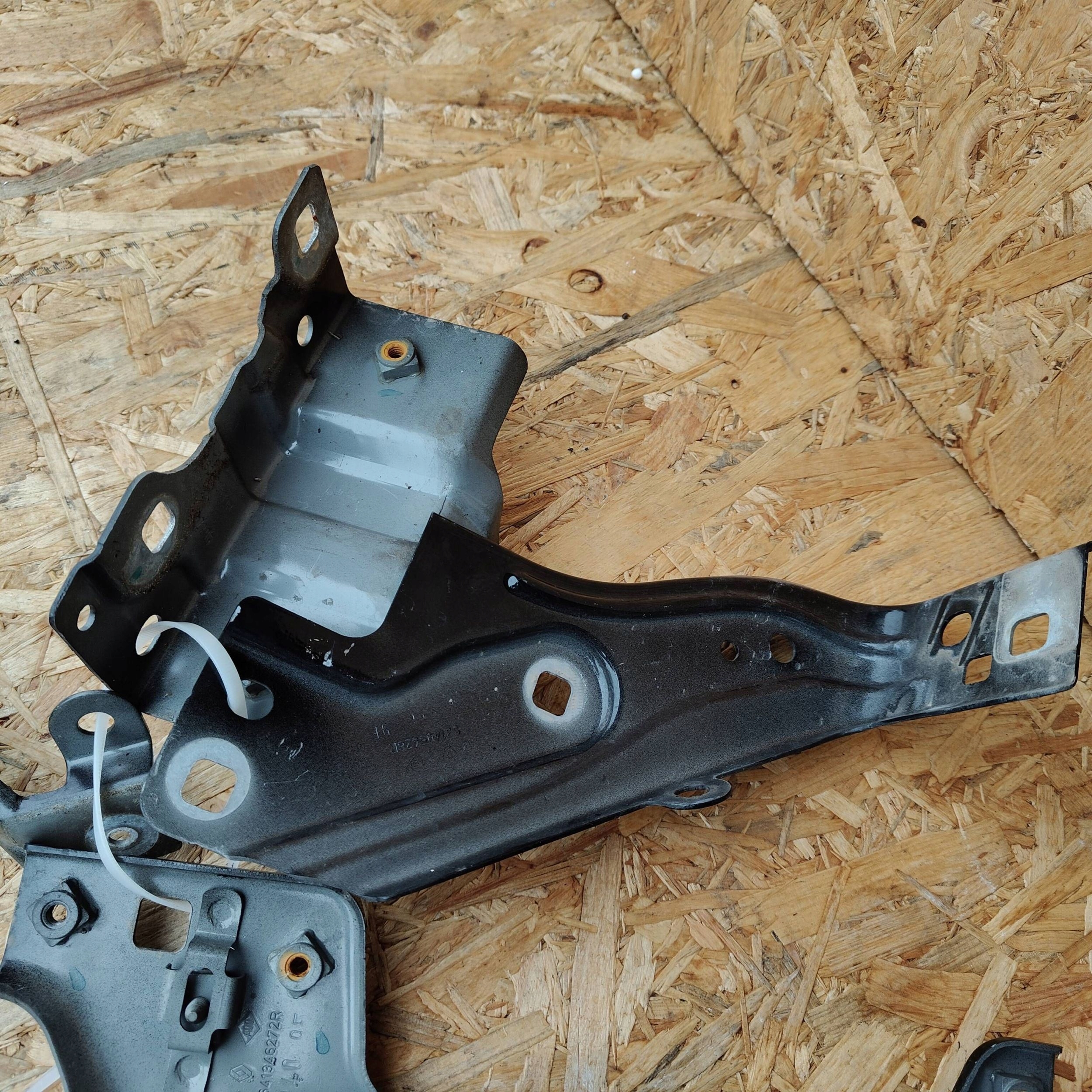 Support plaque Aile Avant Bouche buse Droit Renault Clio V 641346272R