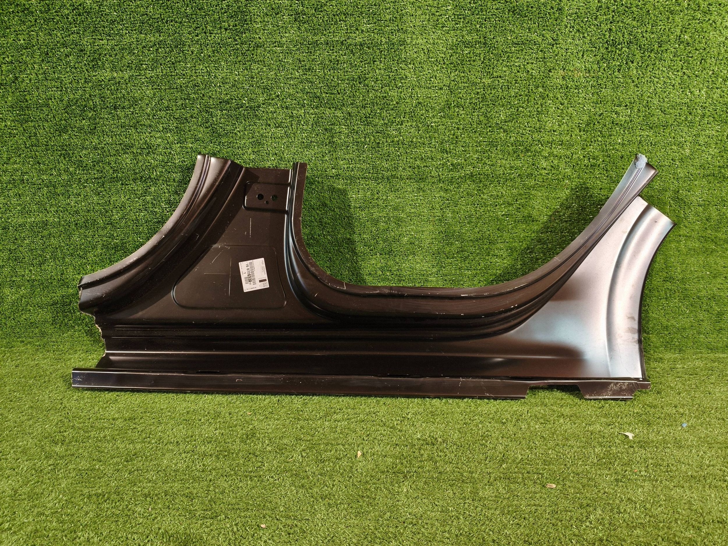 cap threshold Peugeot 208 and rear part side right