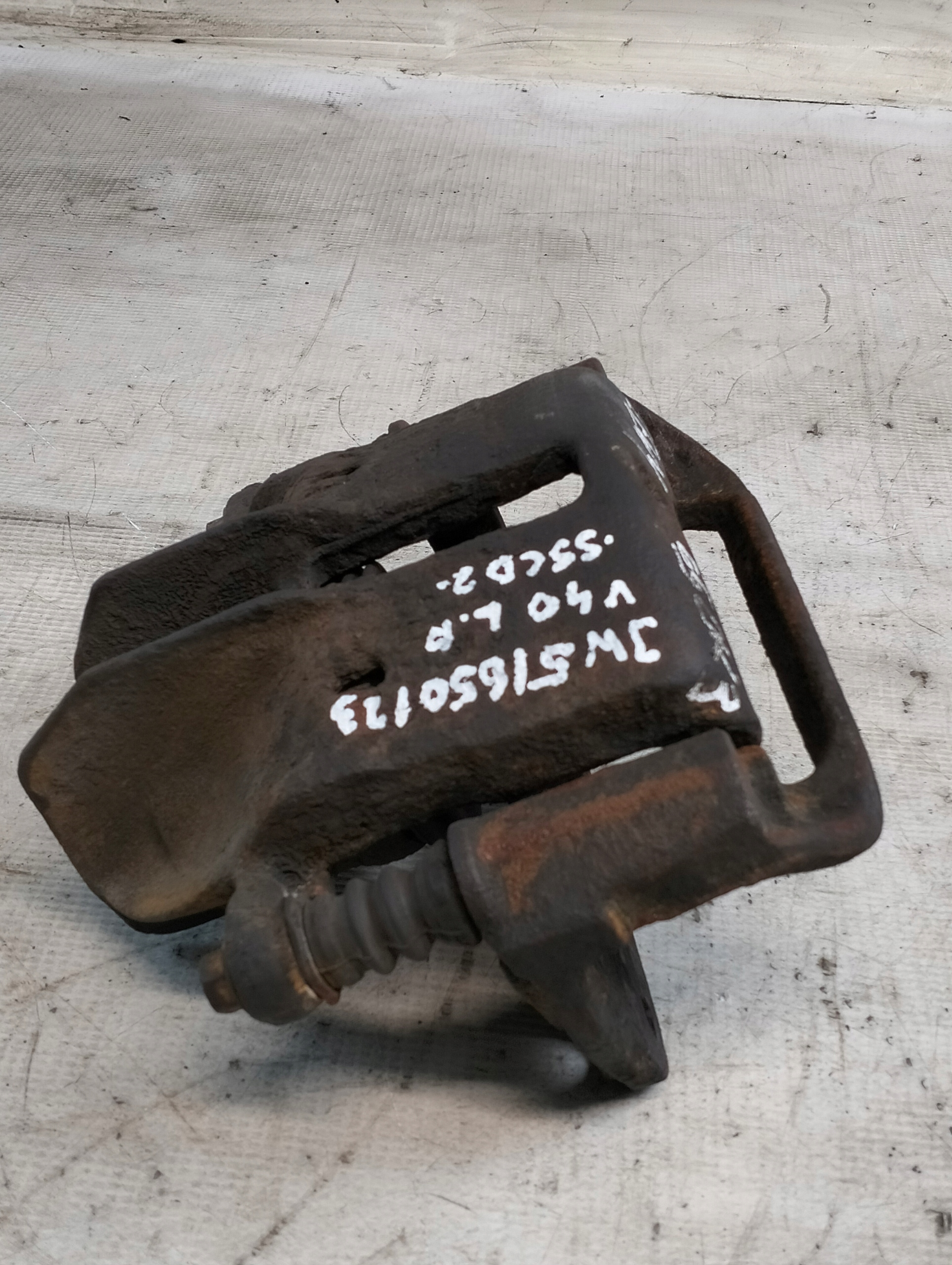 VOLVO V40 1999r caliper brake left front
