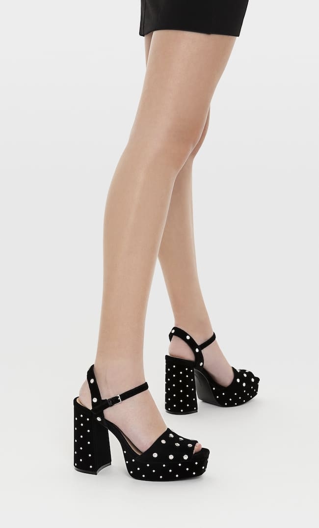 STRADIVARIUS_SANDAŁY WELUROWE Z KRYSZTAŁKAMI 92236