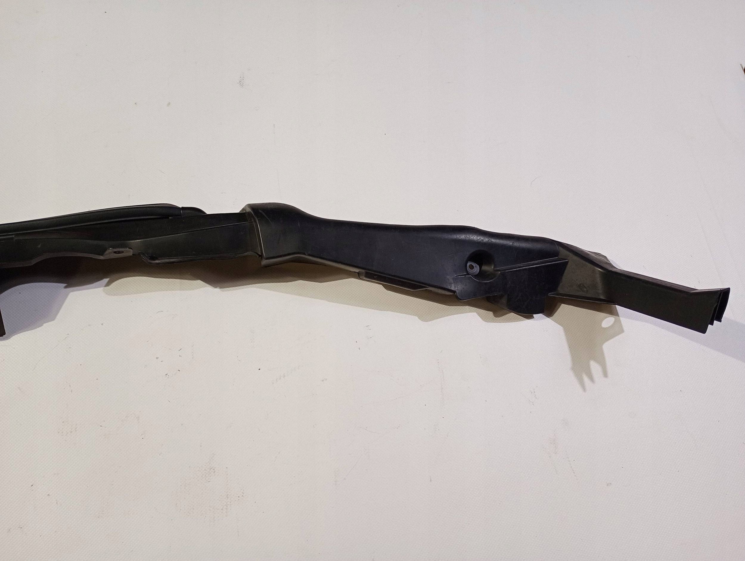 couverture joint aile avant gauche Nissan 370Z Cabrio 2009