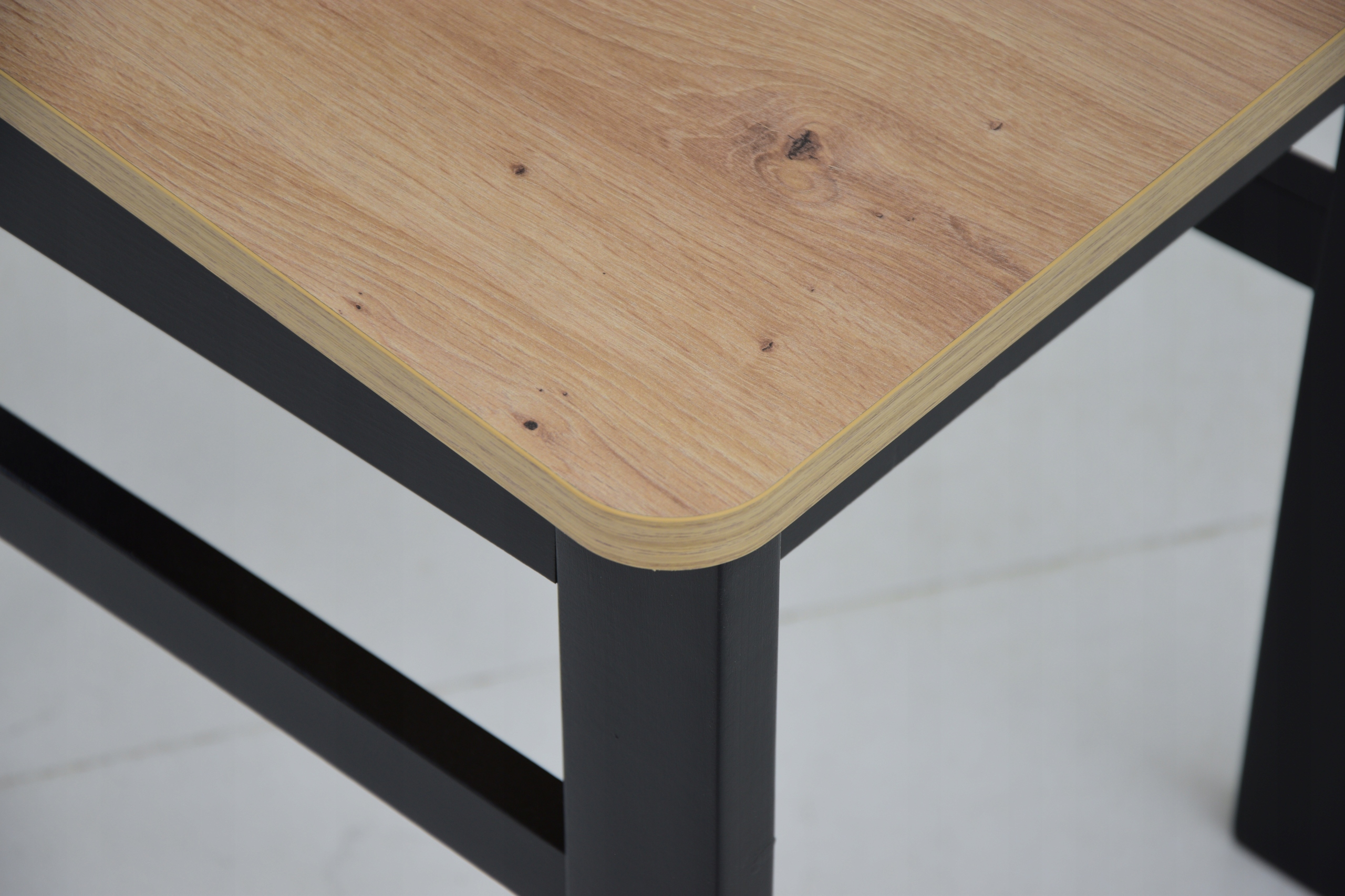 rozkładany stół LAMEL i 4 drewniane krzesła BOHO Długość stołu 120 cm