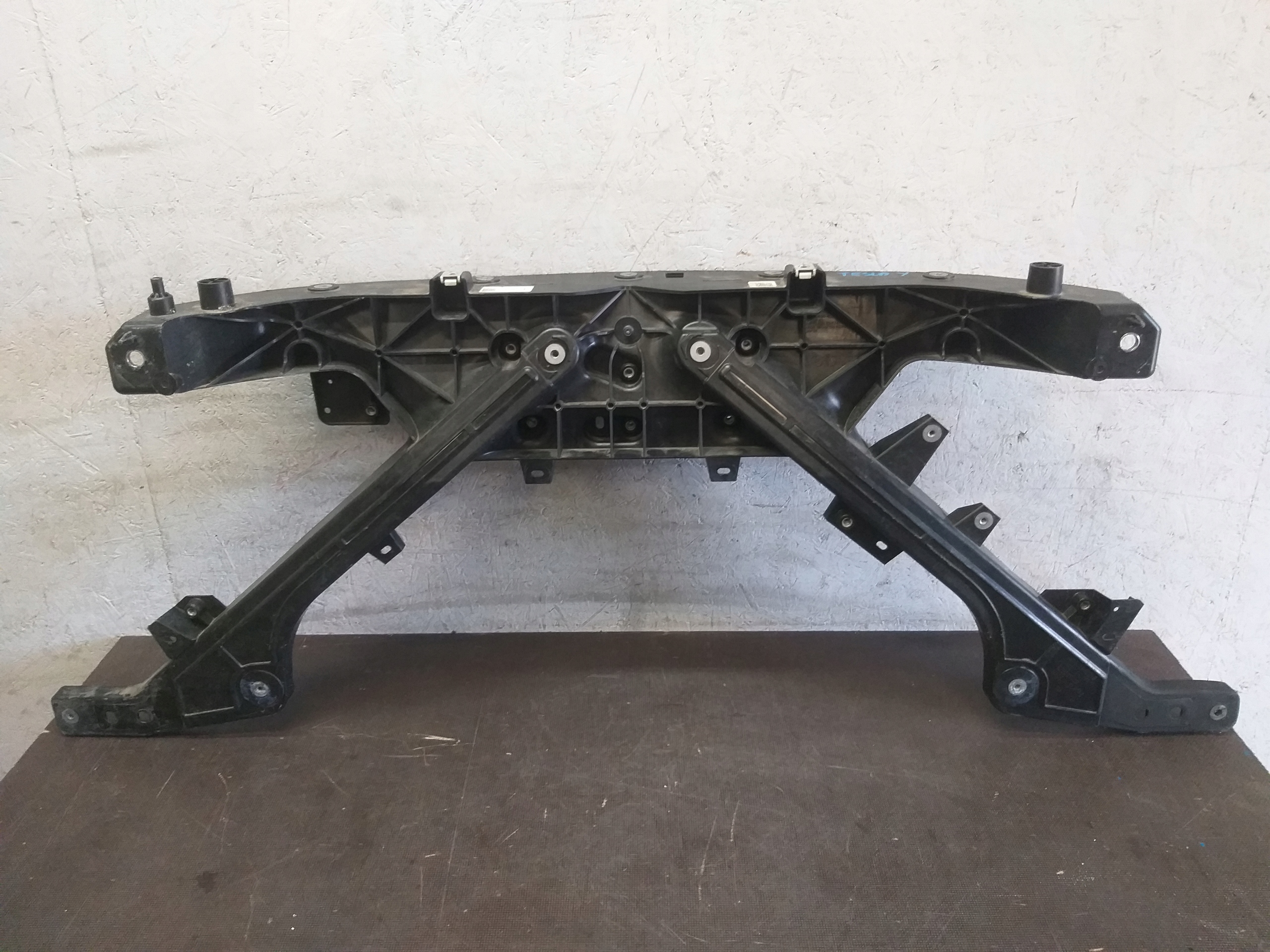 PAS PRZEDNI TESLA Y 1643521-00-B