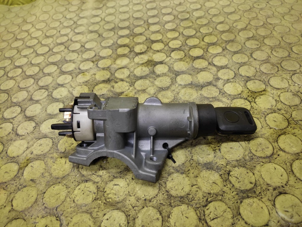 AUDI A4 B5 zapalování klíček 4D0905851