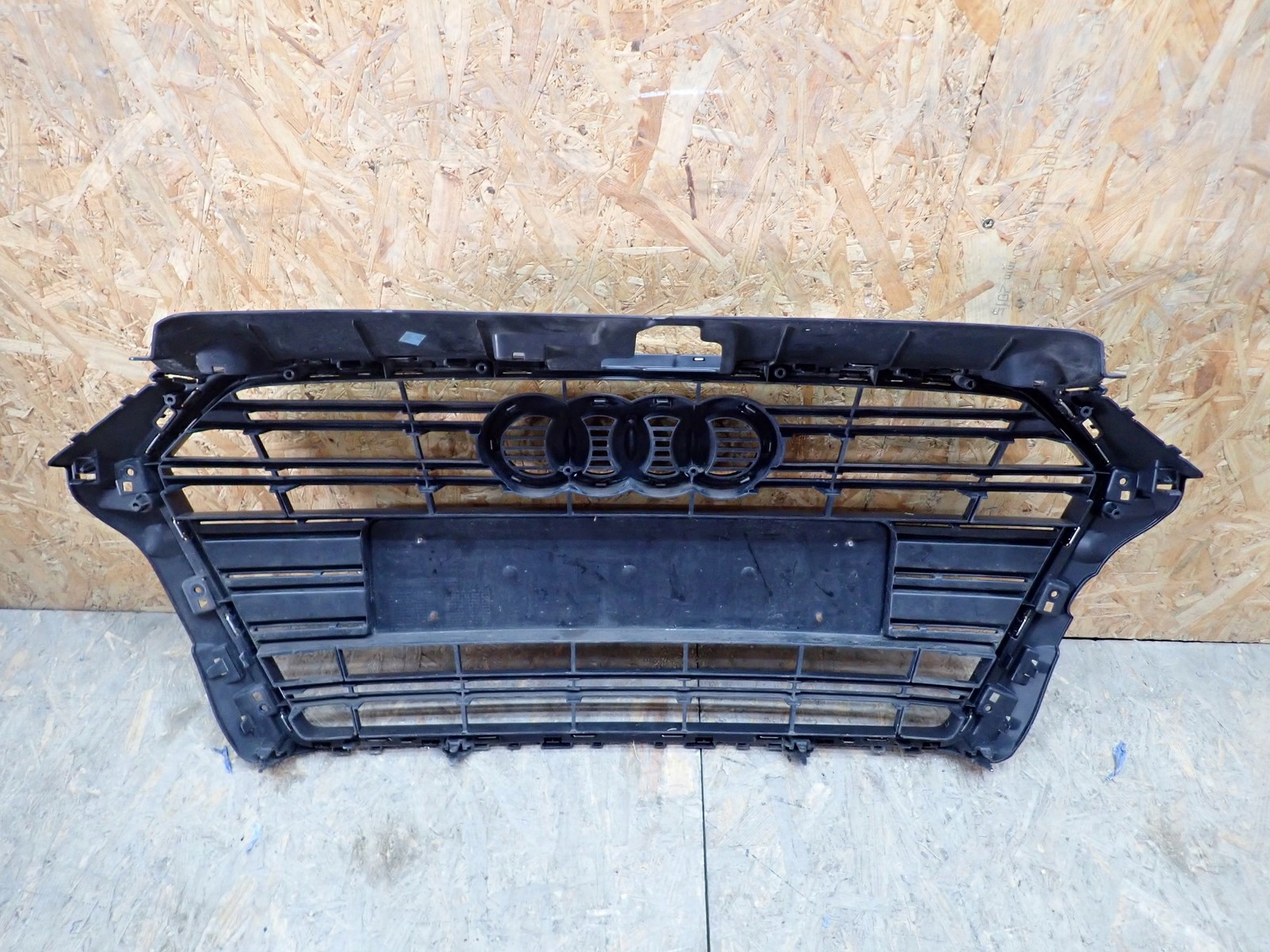 Grill Grill AUDI A3 8V LIFT 2016-2020R 8V3853651AA