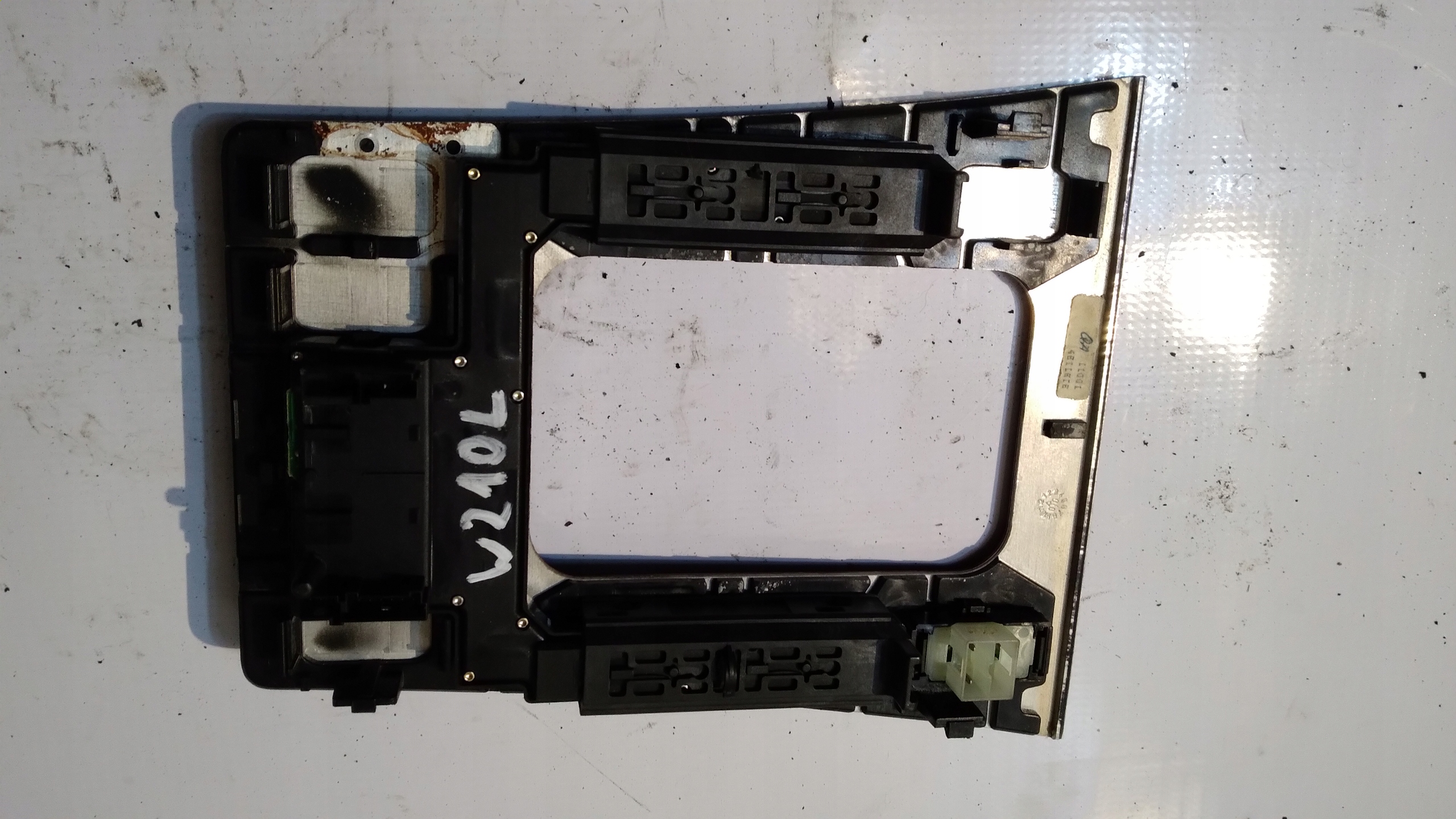 Bouton PANEL PODNOSZENIASZYB MERCEDES E220 486010