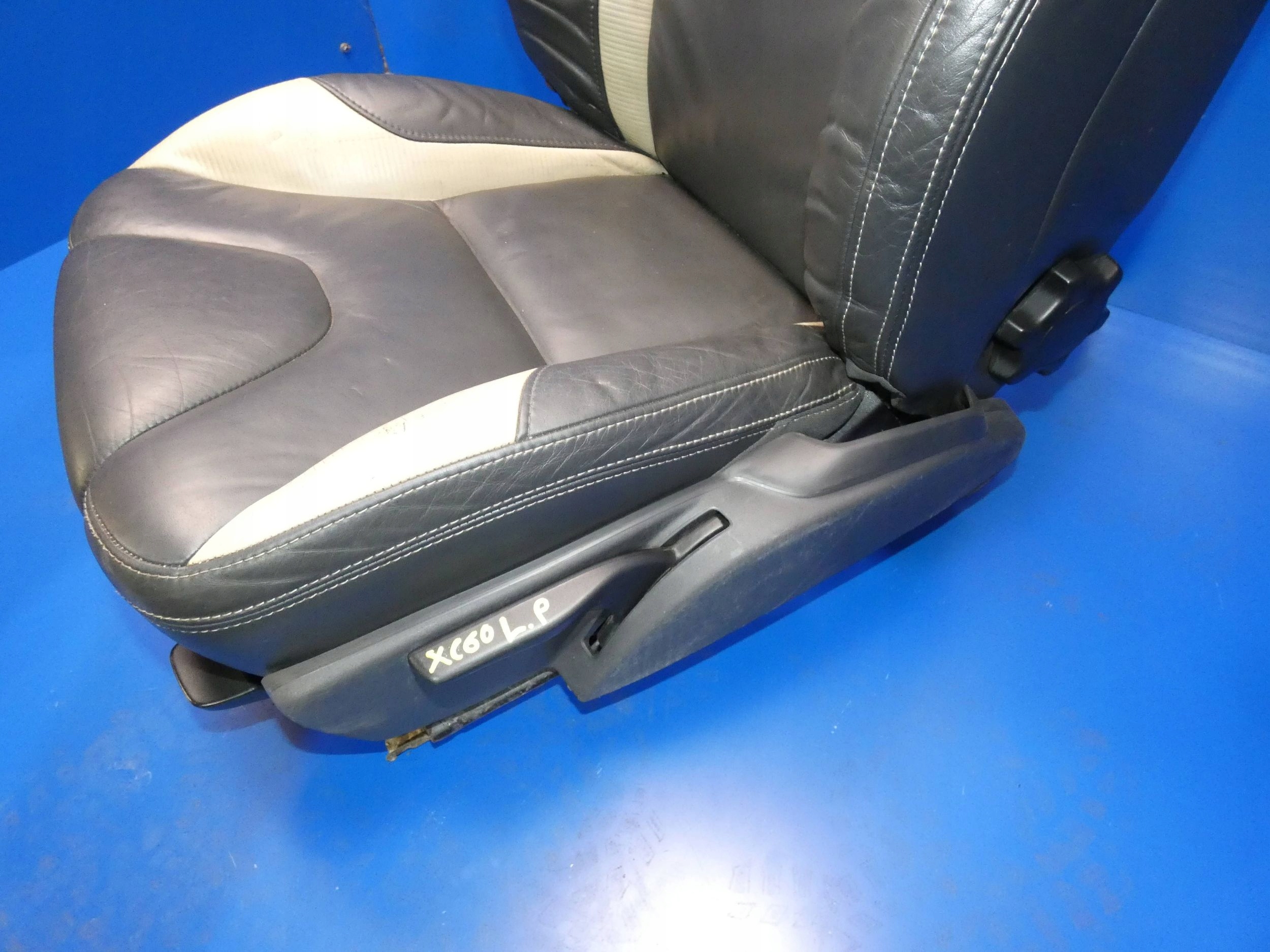 VOLVO XC60 and seat driver´s left front front STAN as for FOTO