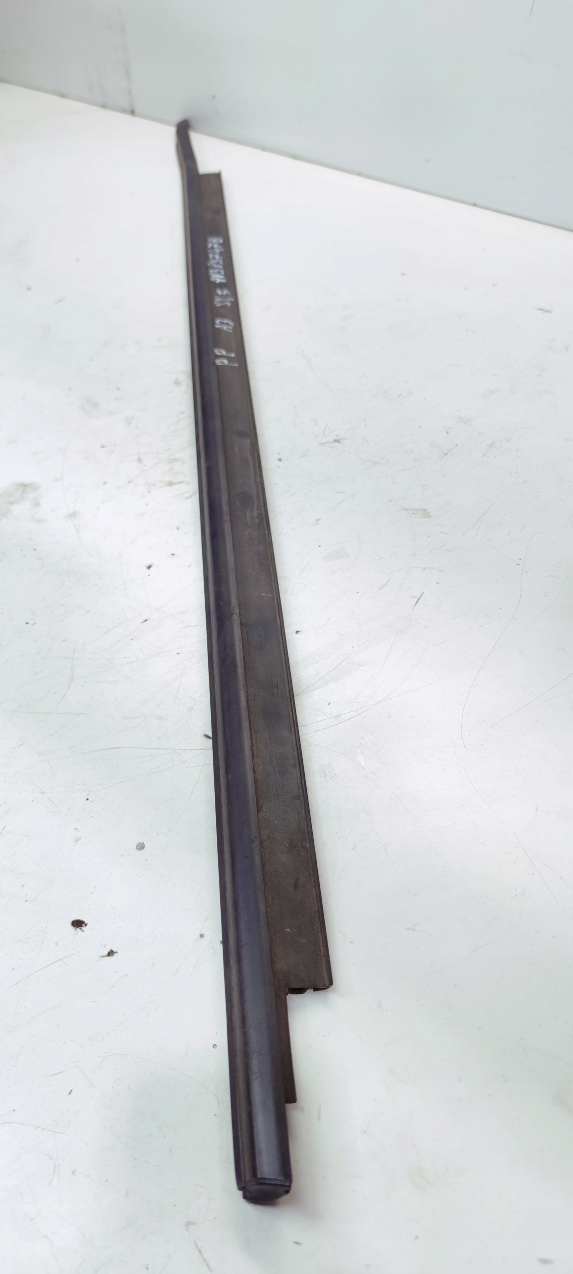 moulding dust SZYBE door right front AUDI A3 8V 8V3837478 MAT