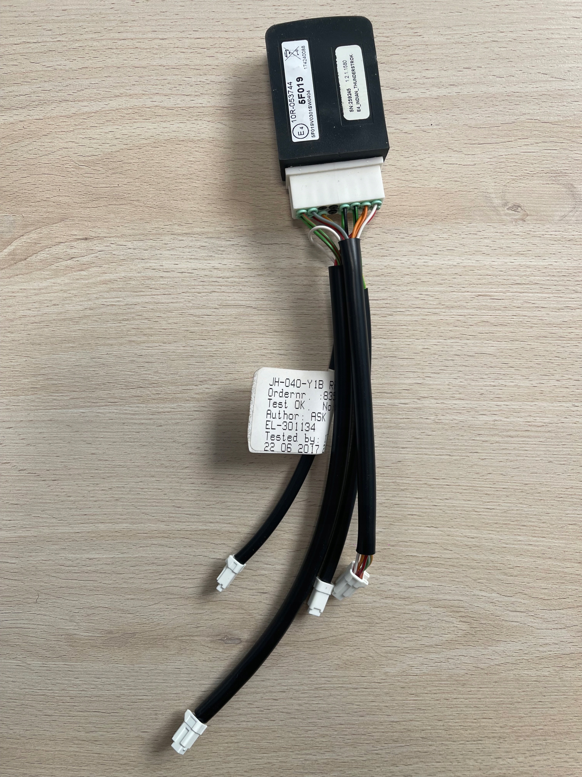 Modul ovládania výfukových klapiek Jekill&Hyde Indian 5F019 Zapojenie