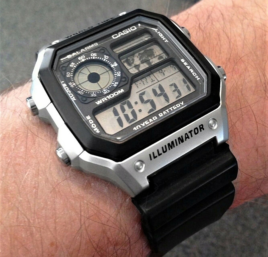 ZEGAREK MĘSKI CASIO DIGITAL AE-1200WH-1C RETRO SPORT WR100 BOX Marka Casio