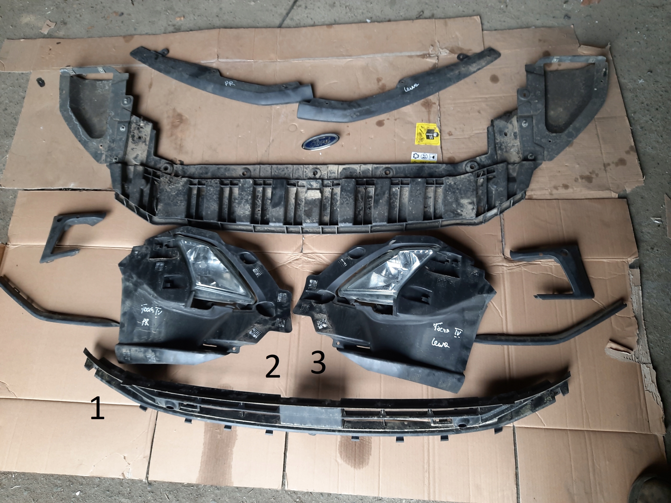 JX7B-13B220-DC JX7B-13B221-DC - Ford Focus MK4 галогенна корзина праве кріплення