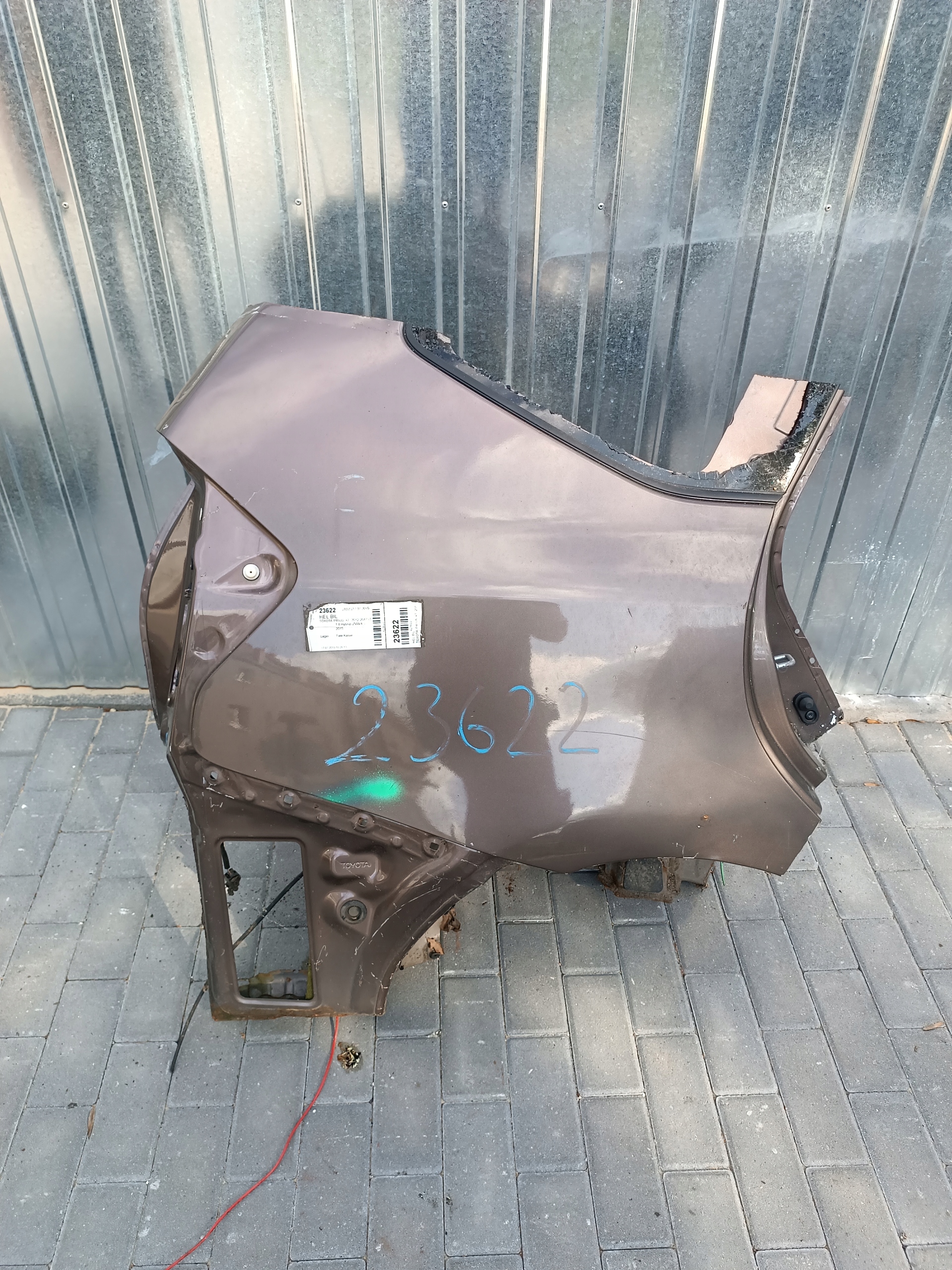 Prius Плюс крило четвертина правий зад.