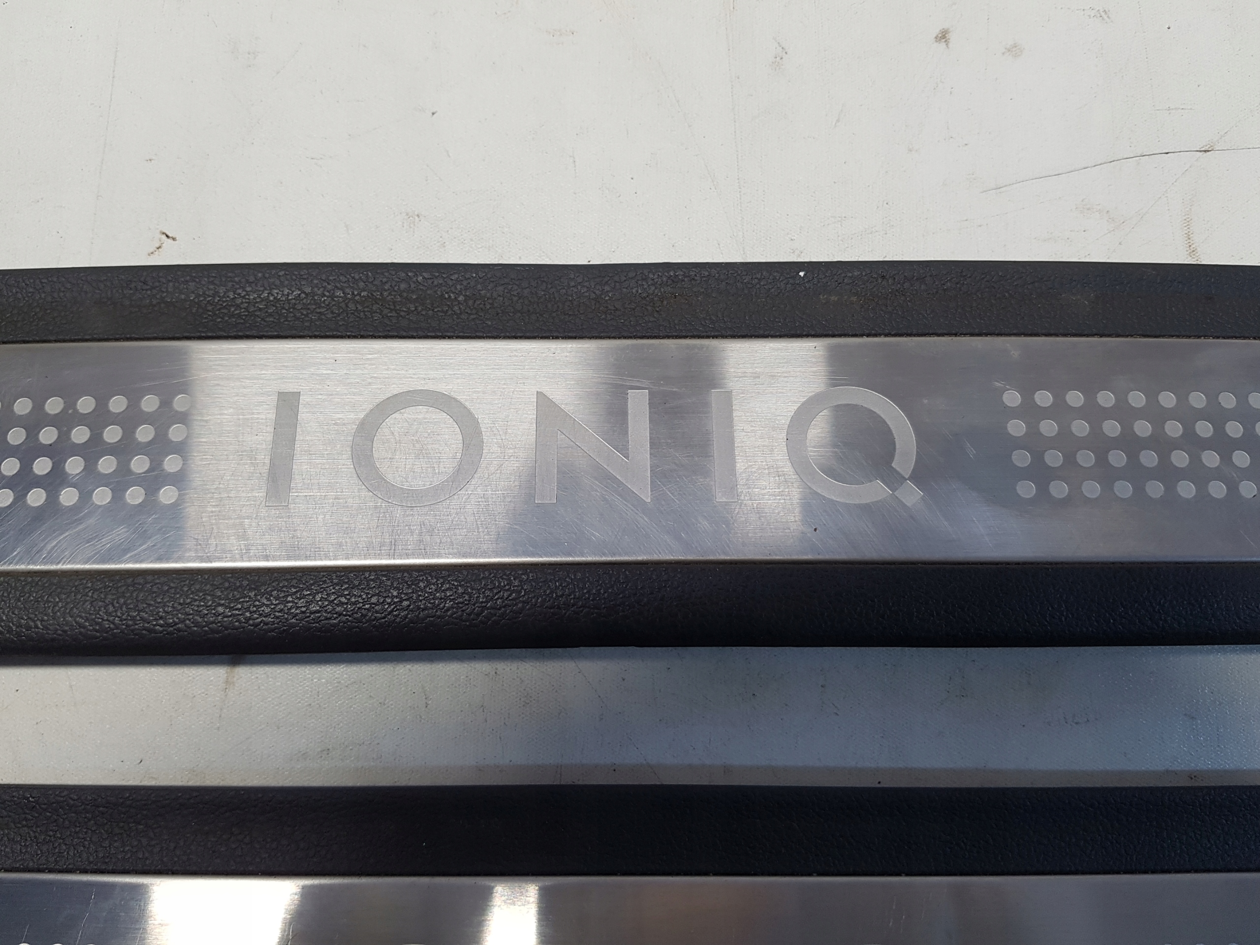 HYUNDAI IONIQ lišta PRAHU ozdobna levá pravá