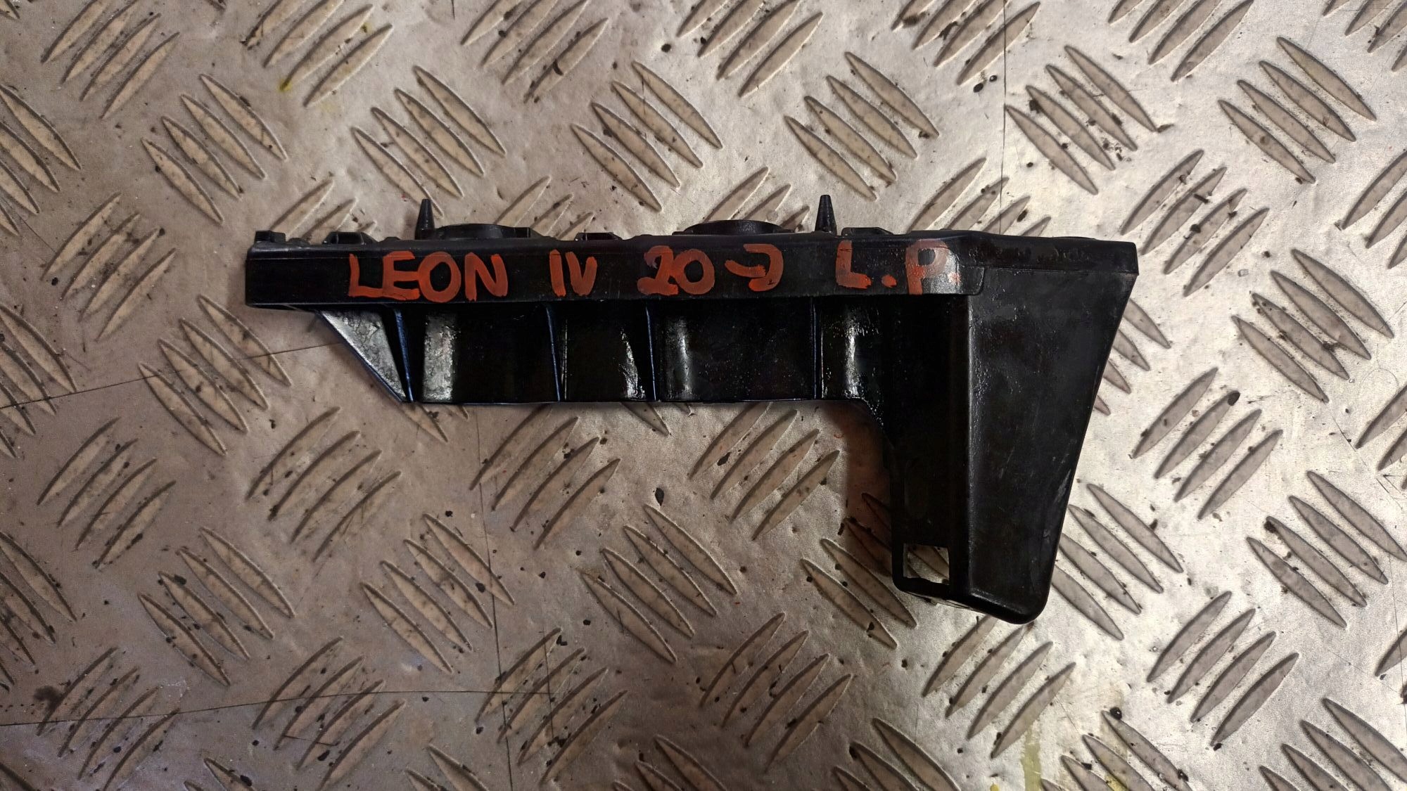 rechts oder links stoßstangenführung vorne SEAT LEON IV 2020->