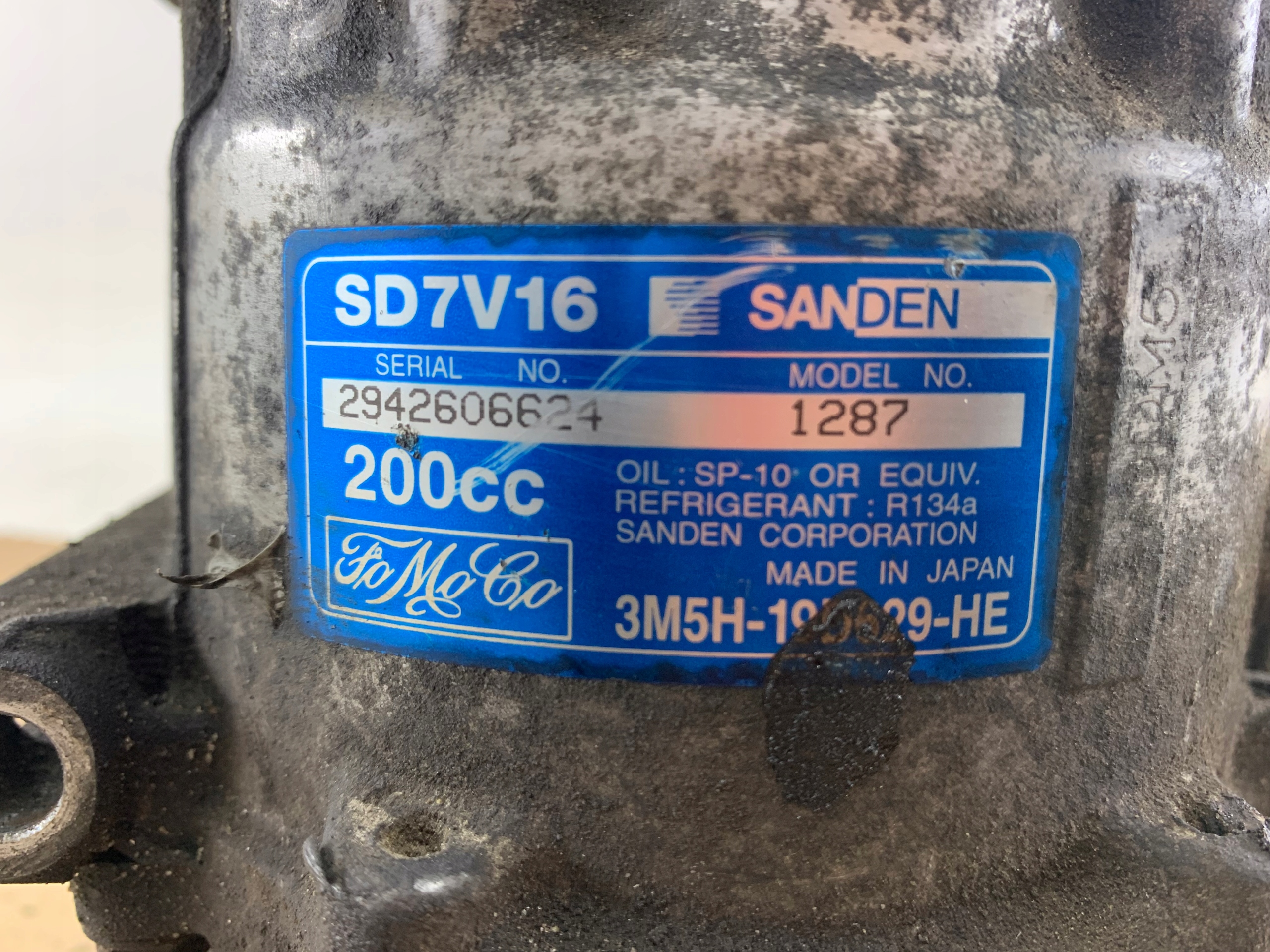 VOLVO V50 2.0 D compressor; compressor of the air conditioning 3M5H19D629HE