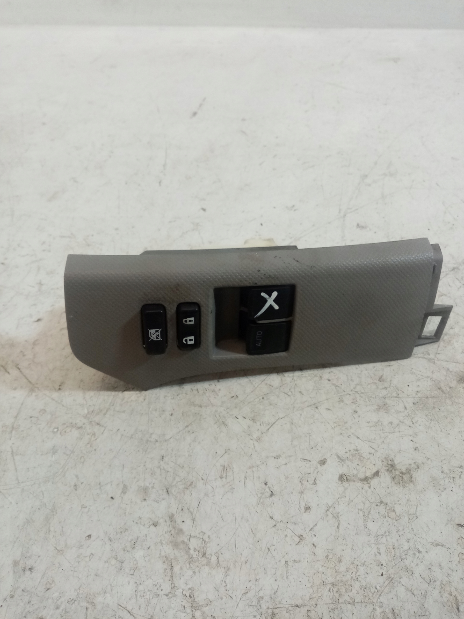 control panel of the window TOYOTA YARIS 2 74232-0D110