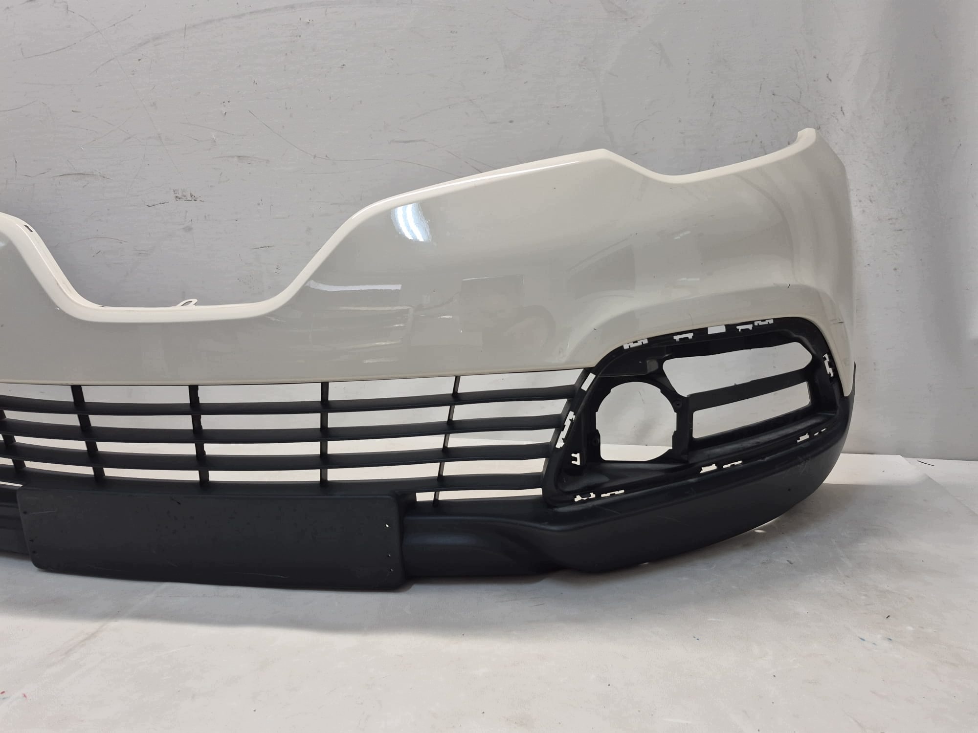RENAULT CAPTUR and 13- bumper front front grid 620842933R B.LADNY