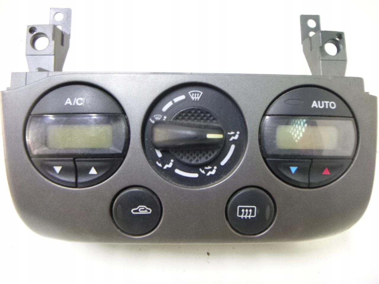 UNITE COMMANDE CLIMA BOUCHES BUSES NISSAN PRIMERA P11 LIFT