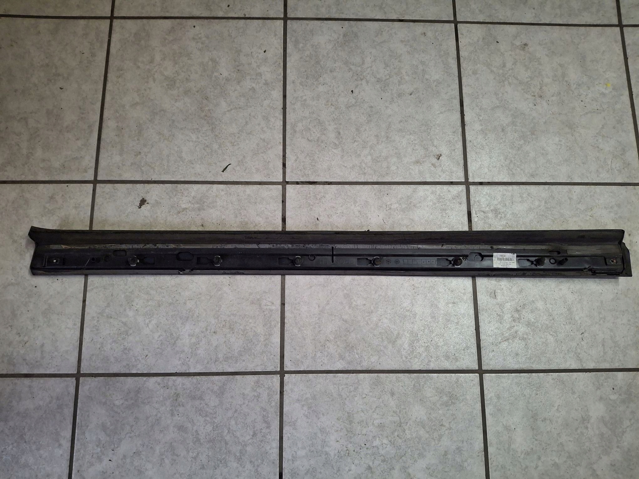 moulding for door left front VW SHARAN II 10R->