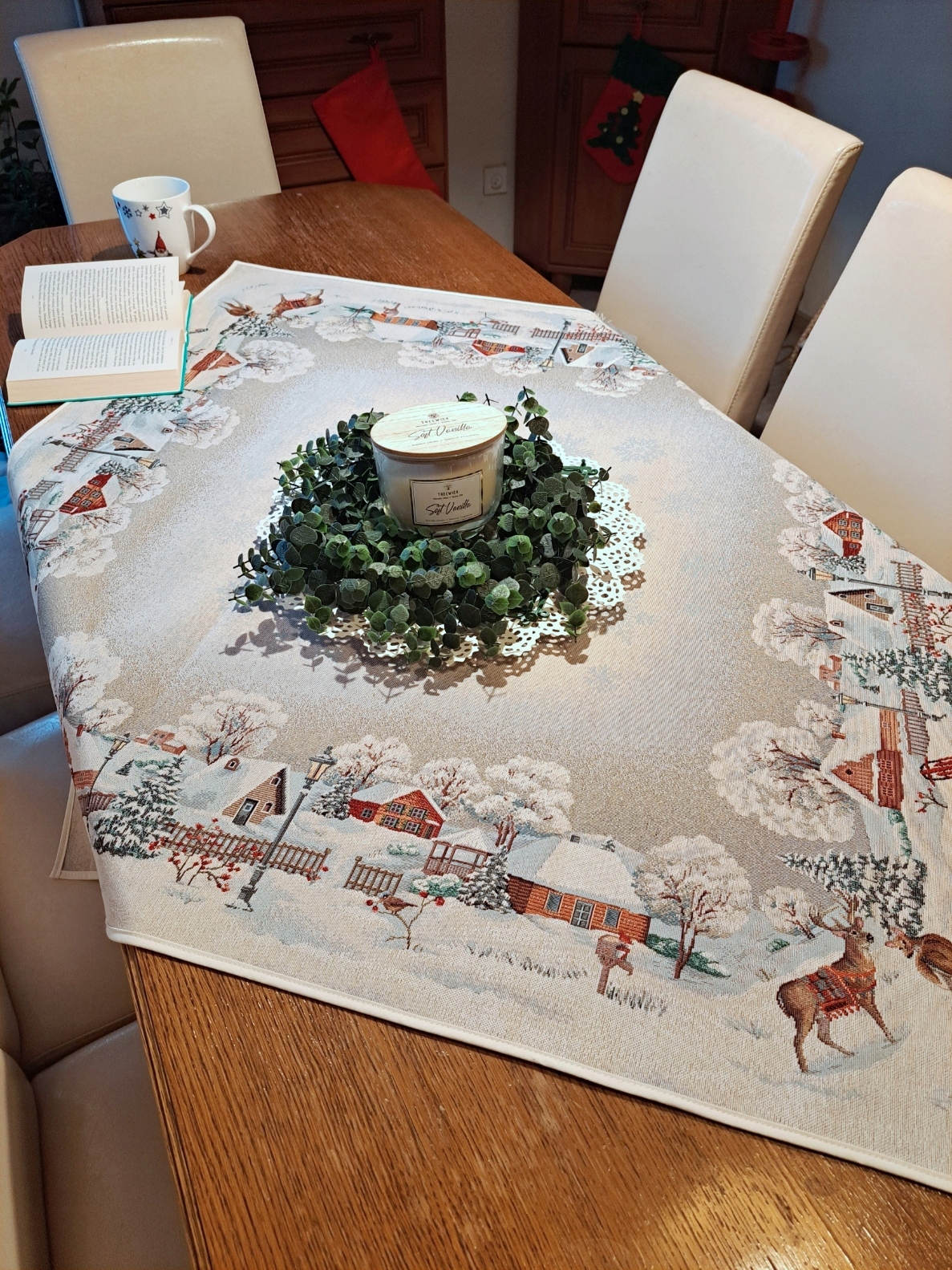 Ubrus 100x100 cm vánoční s domečky 1255