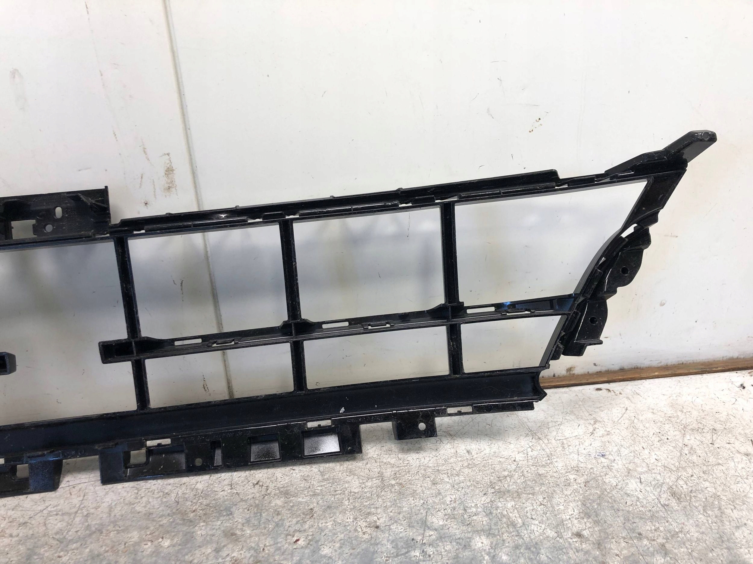 grid central of a bumper front PORSCHE PANAMERA 971807683G