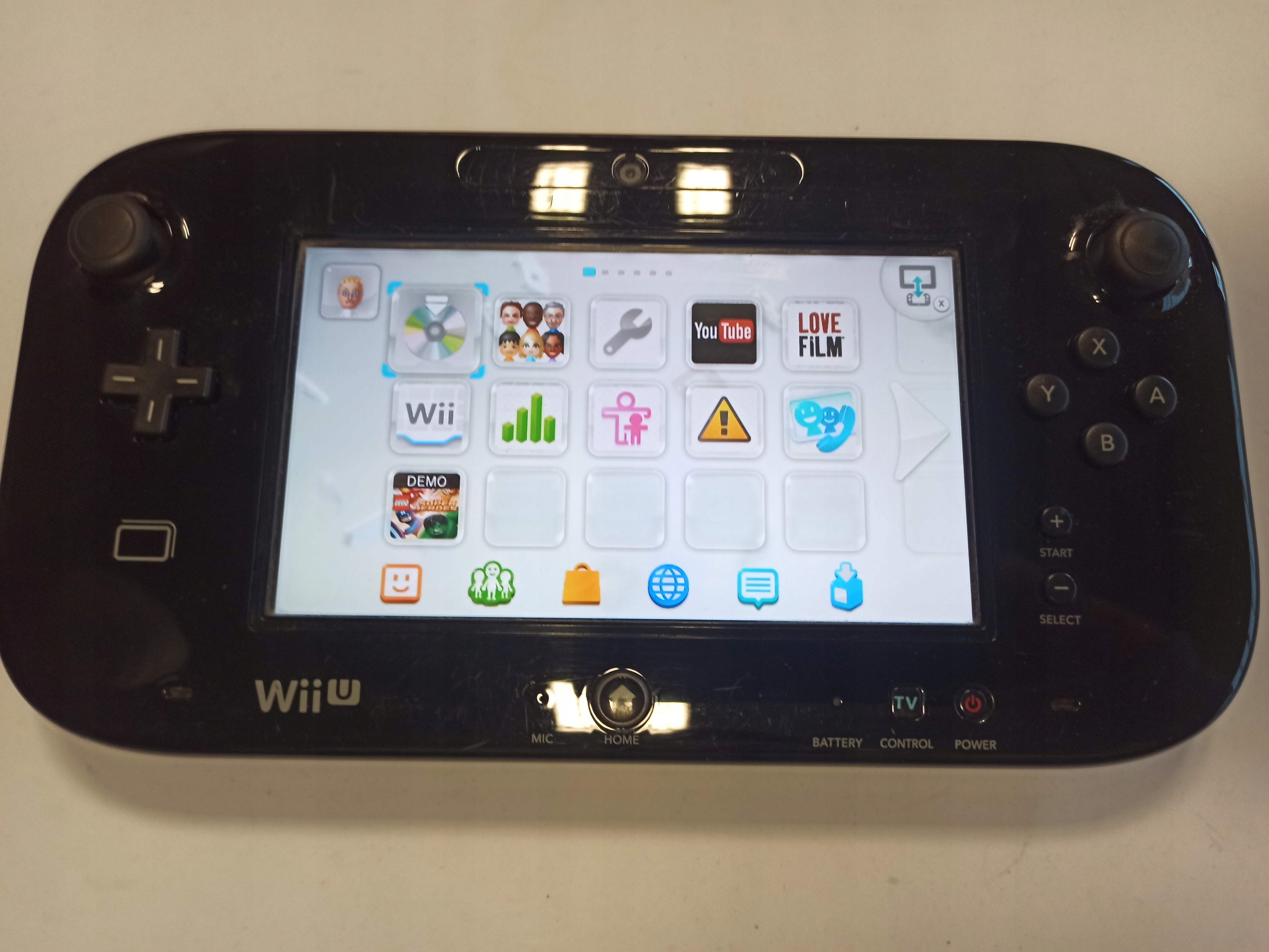 MEGA ZESTAW KONSOLA NINTENDO WII U 32GB + 4 GRY EAN (GTIN) 045496311049