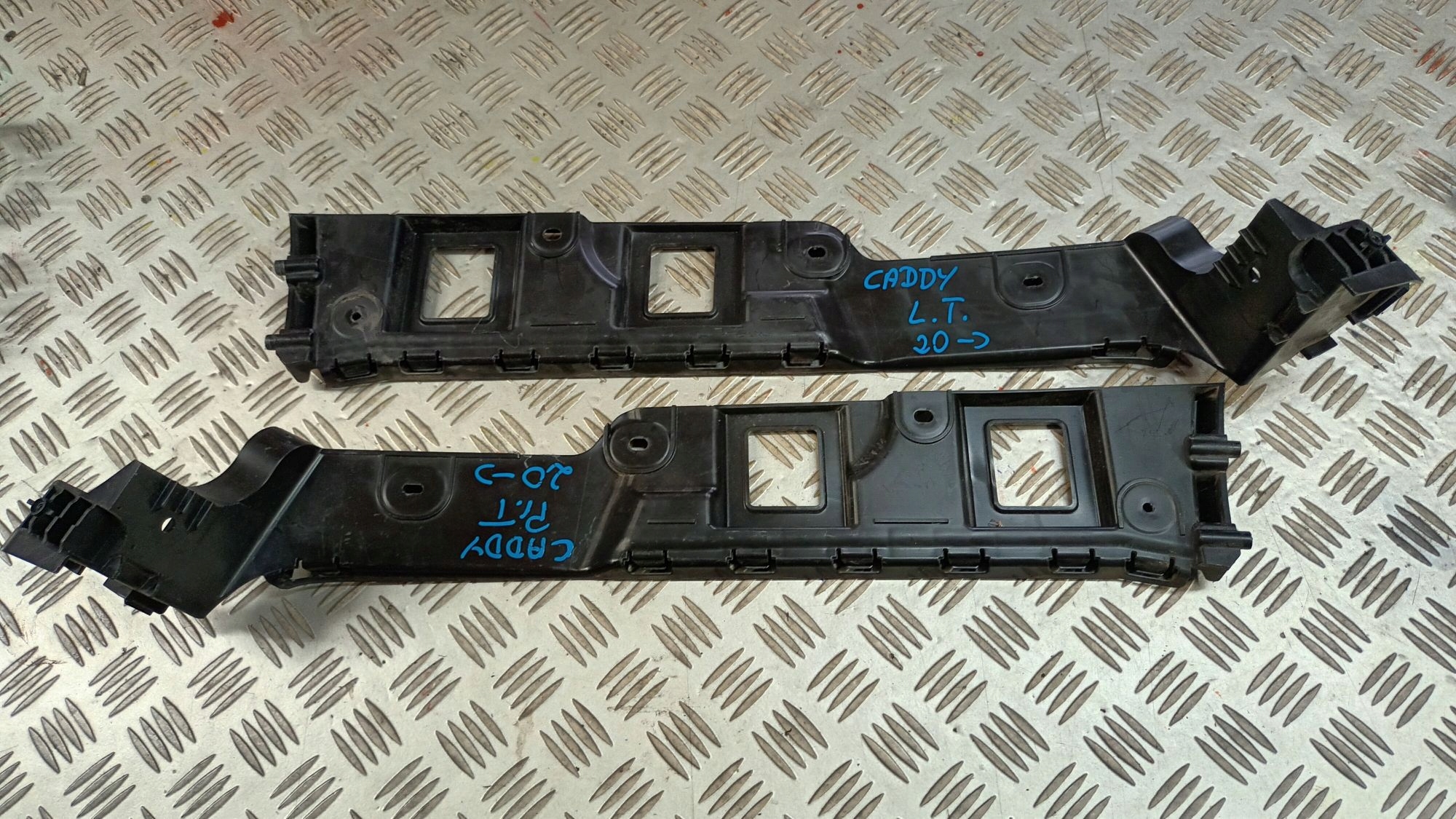 rechts oder links stoßstangenführung hinten VW CADDY 2K7 2020->