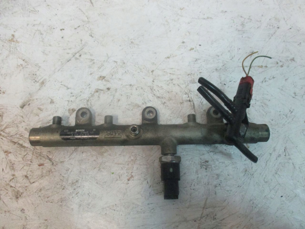 PEUGEOT 307 Rampe injection 0445214019